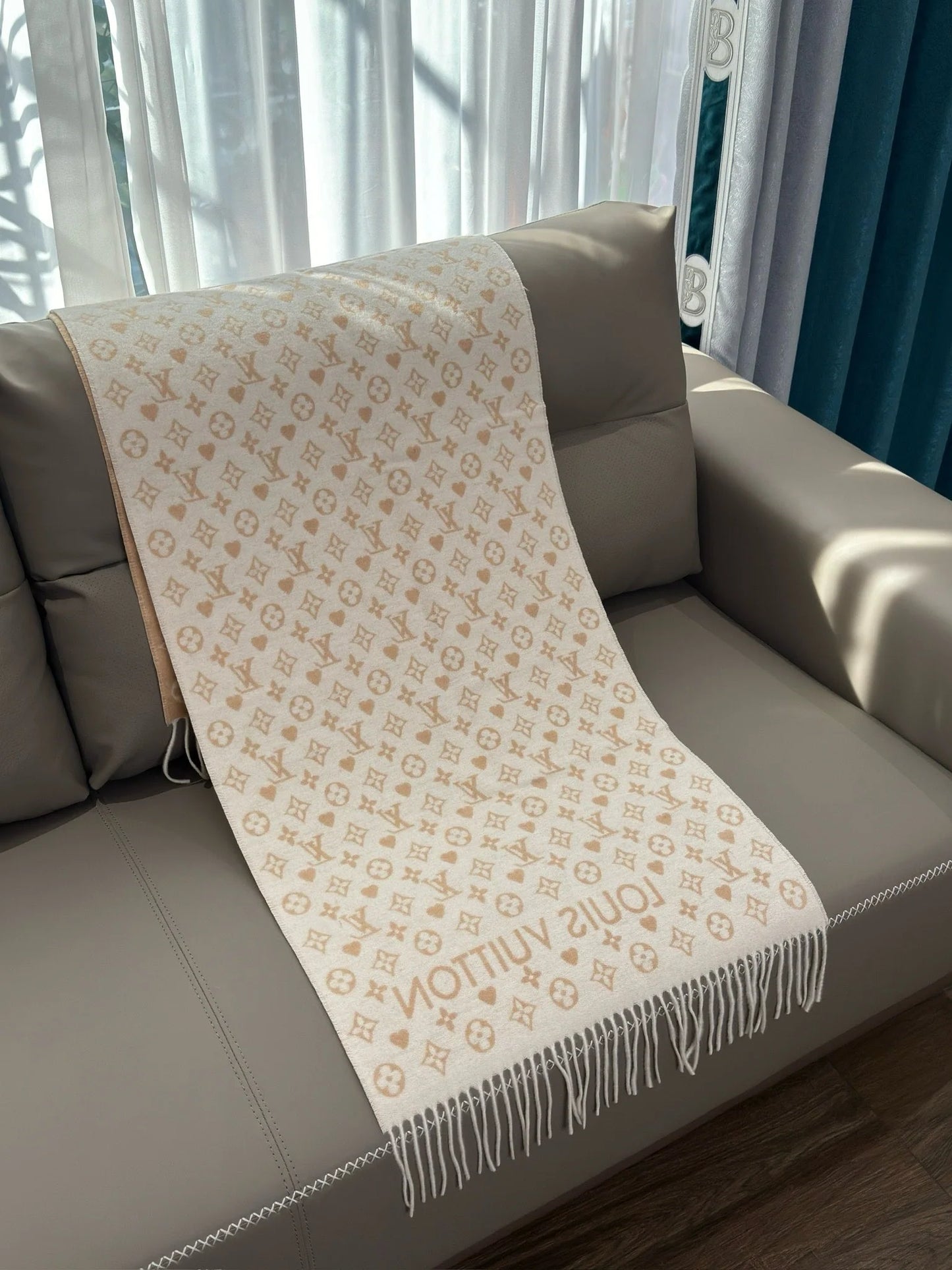 LV SCARF