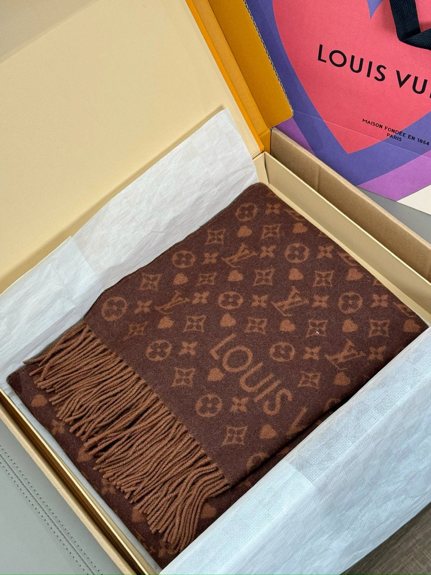 LV SCARF