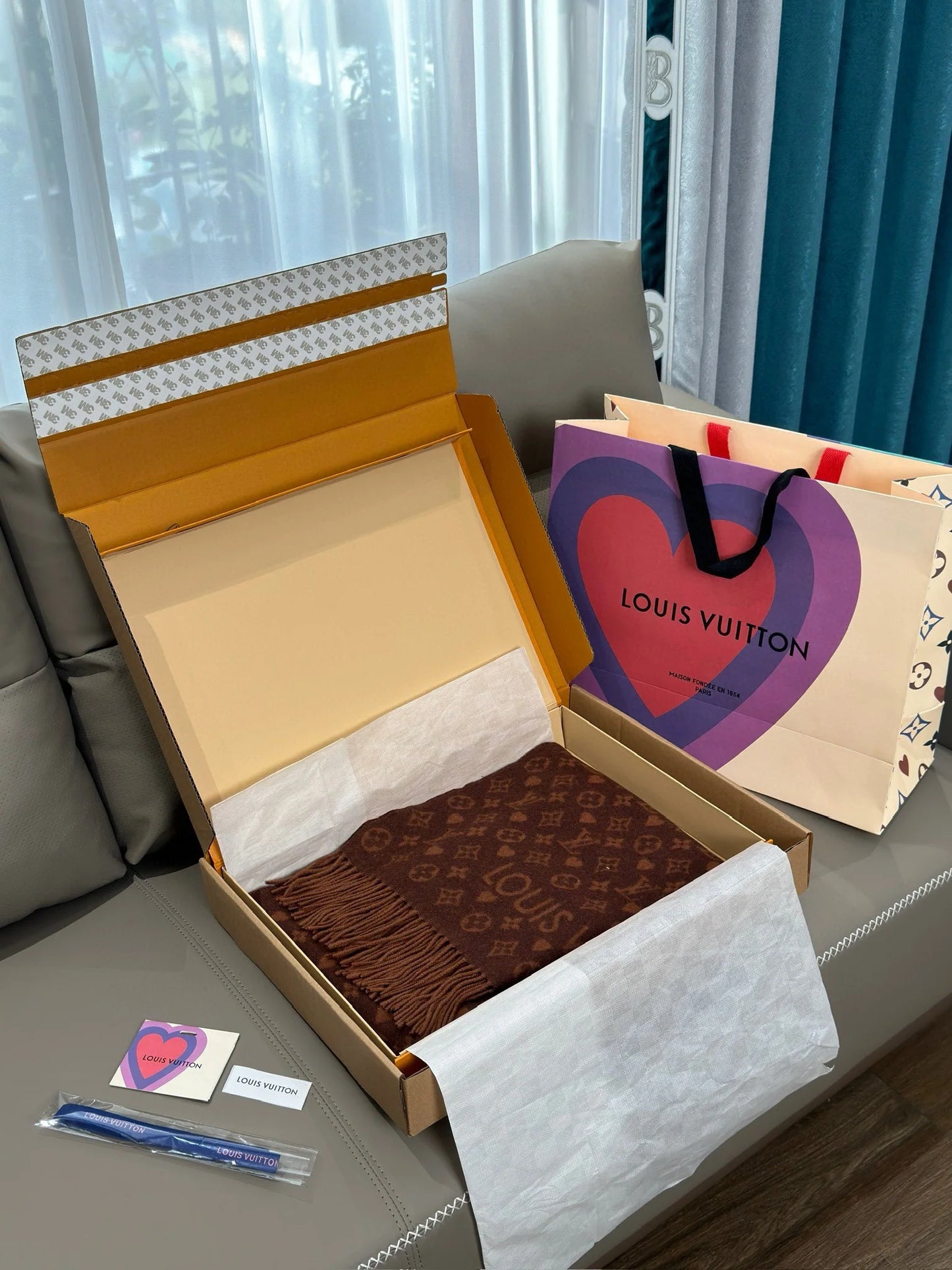 LV SCARF