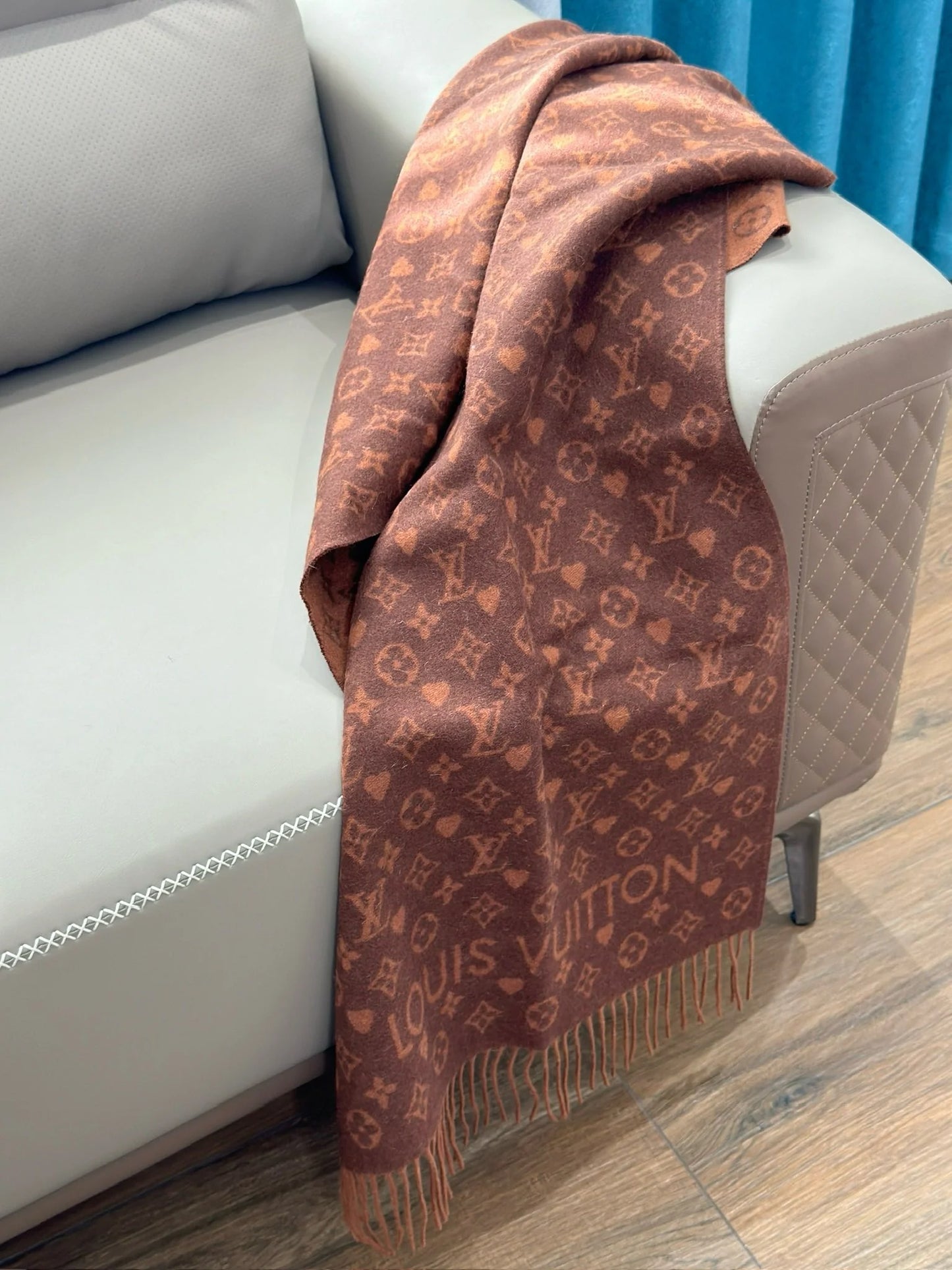 LV SCARF