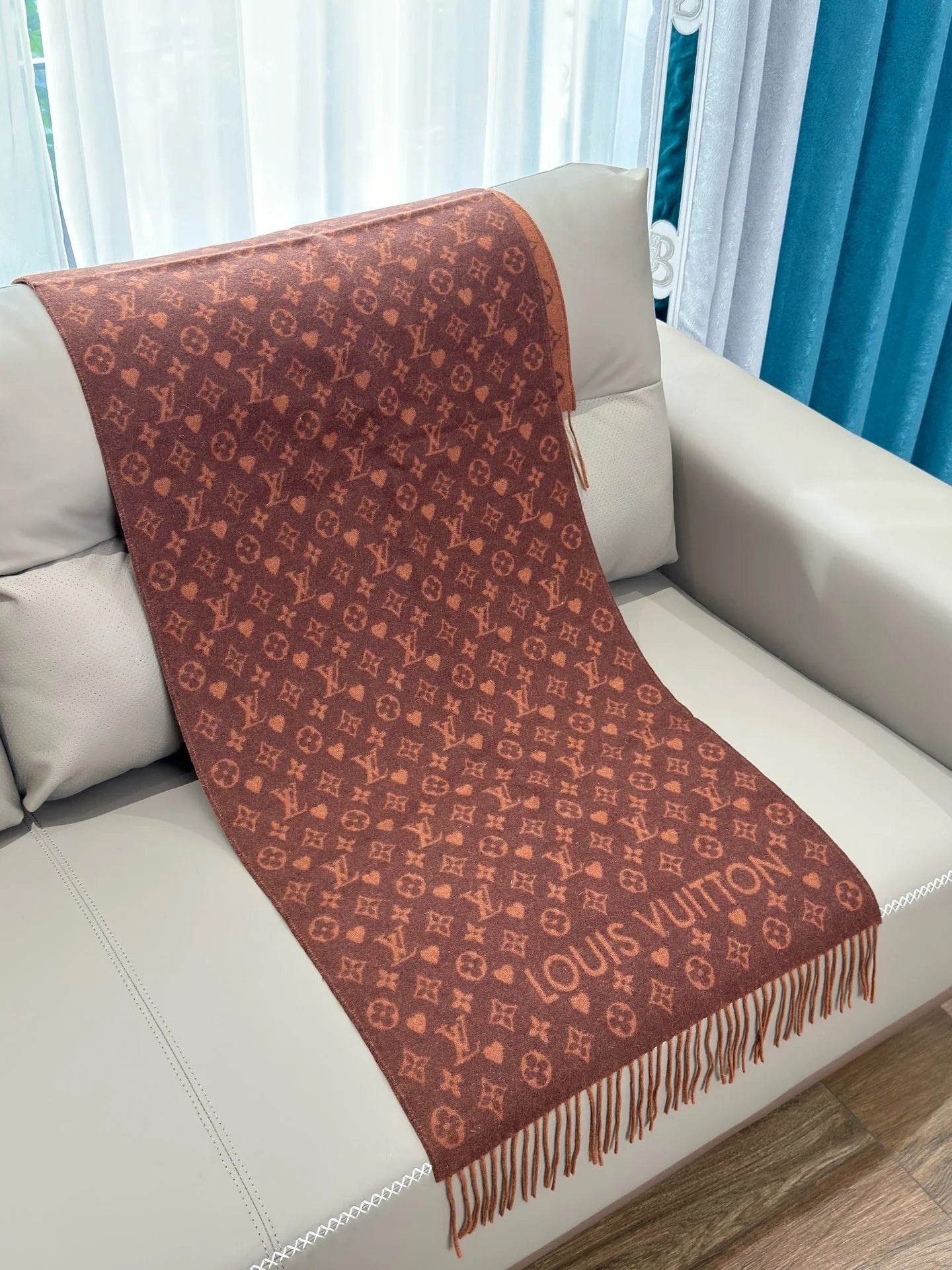 LV SCARF