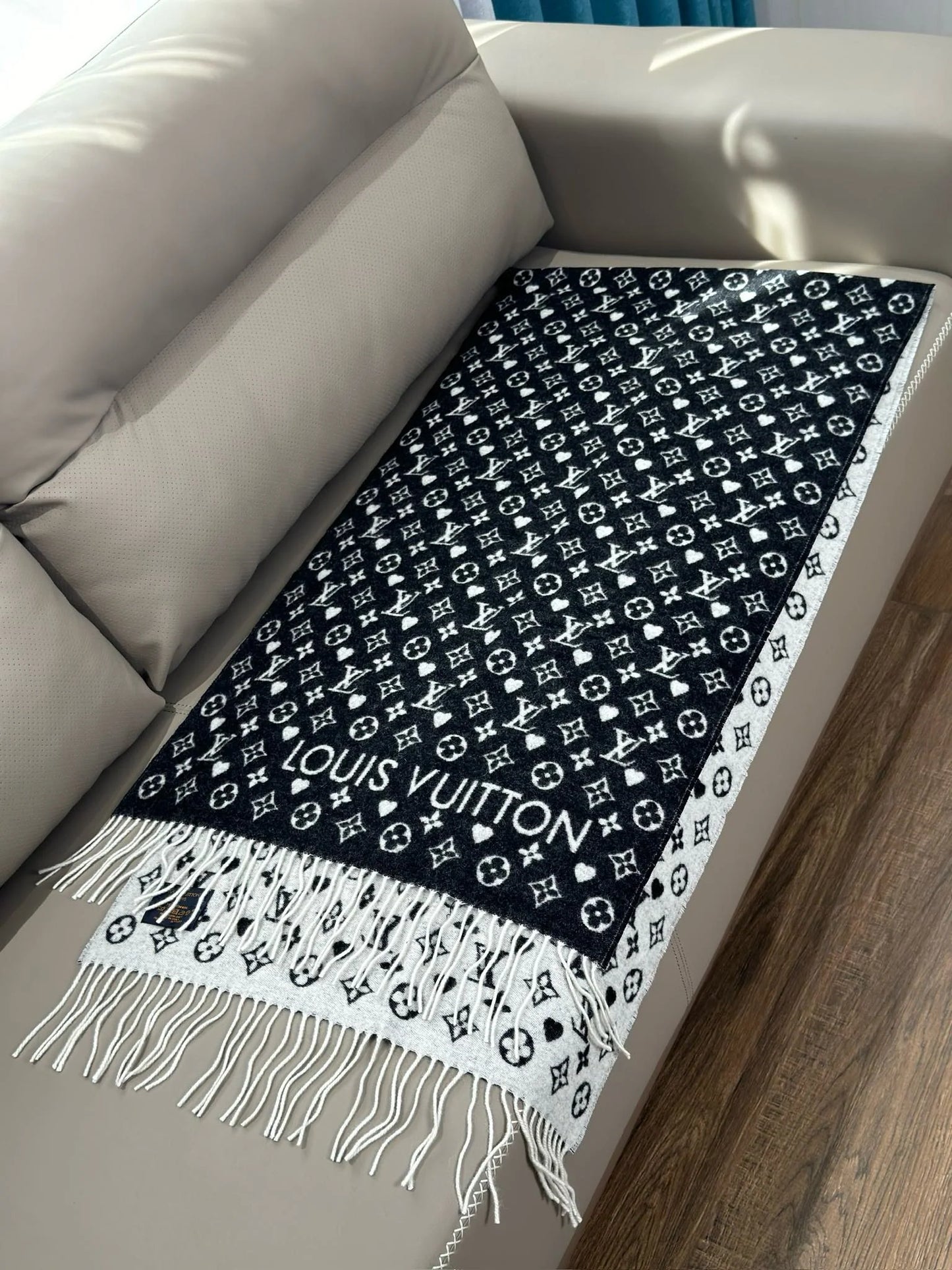 LV SCARF