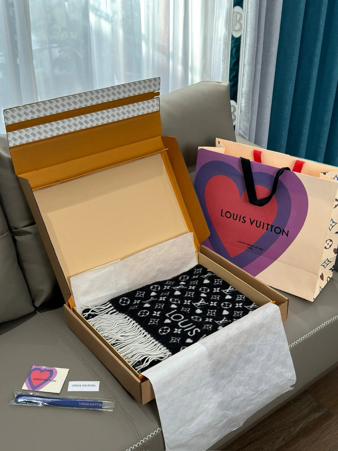 LV SCARF