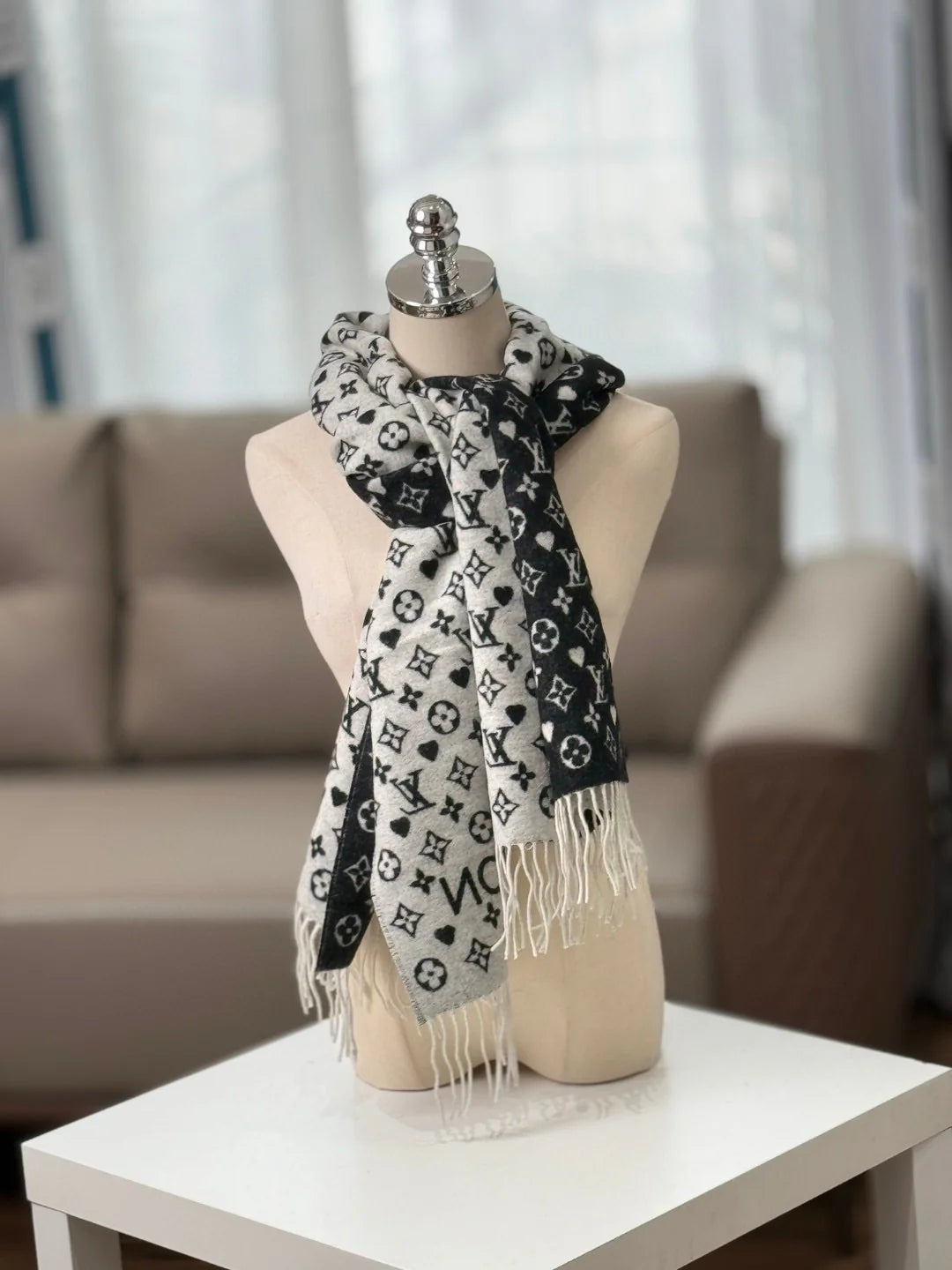 LV SCARF