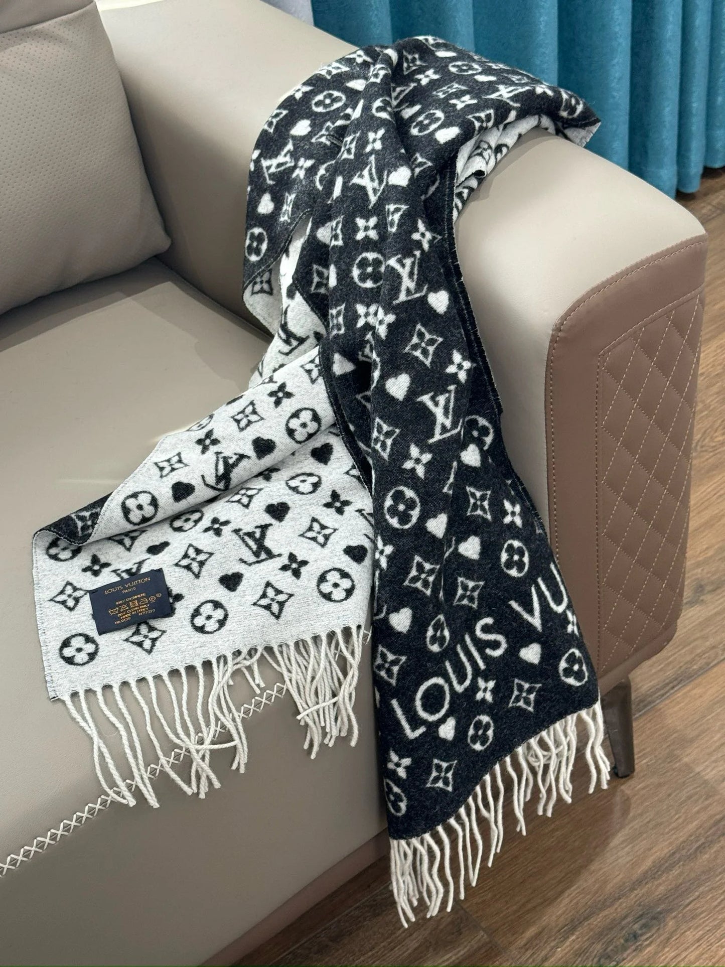LV SCARF
