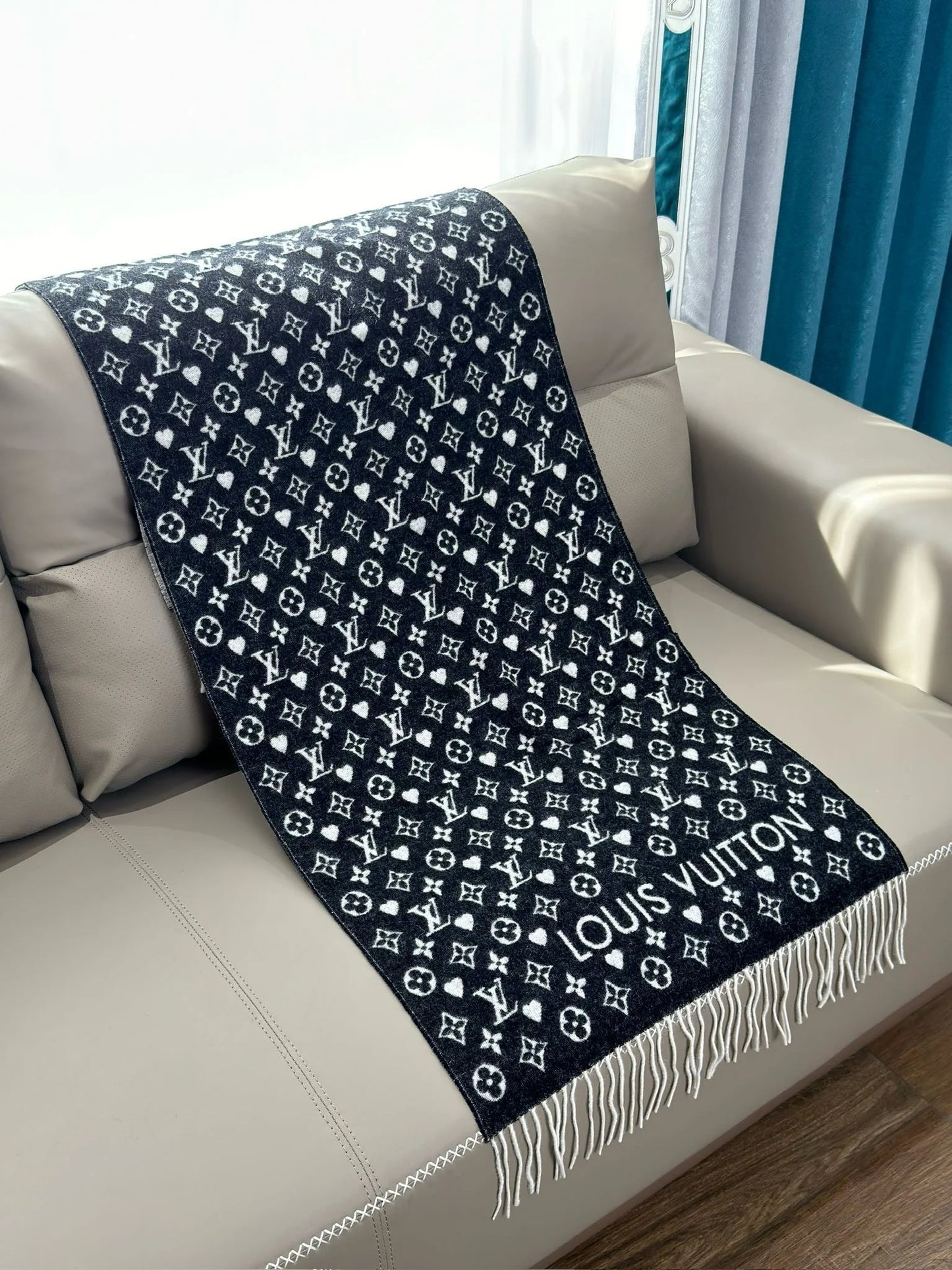 LV SCARF