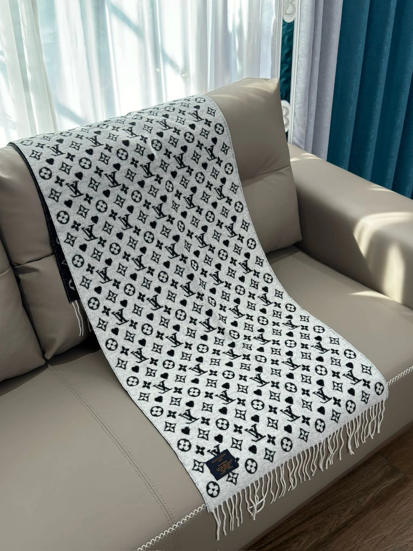 LV SCARF
