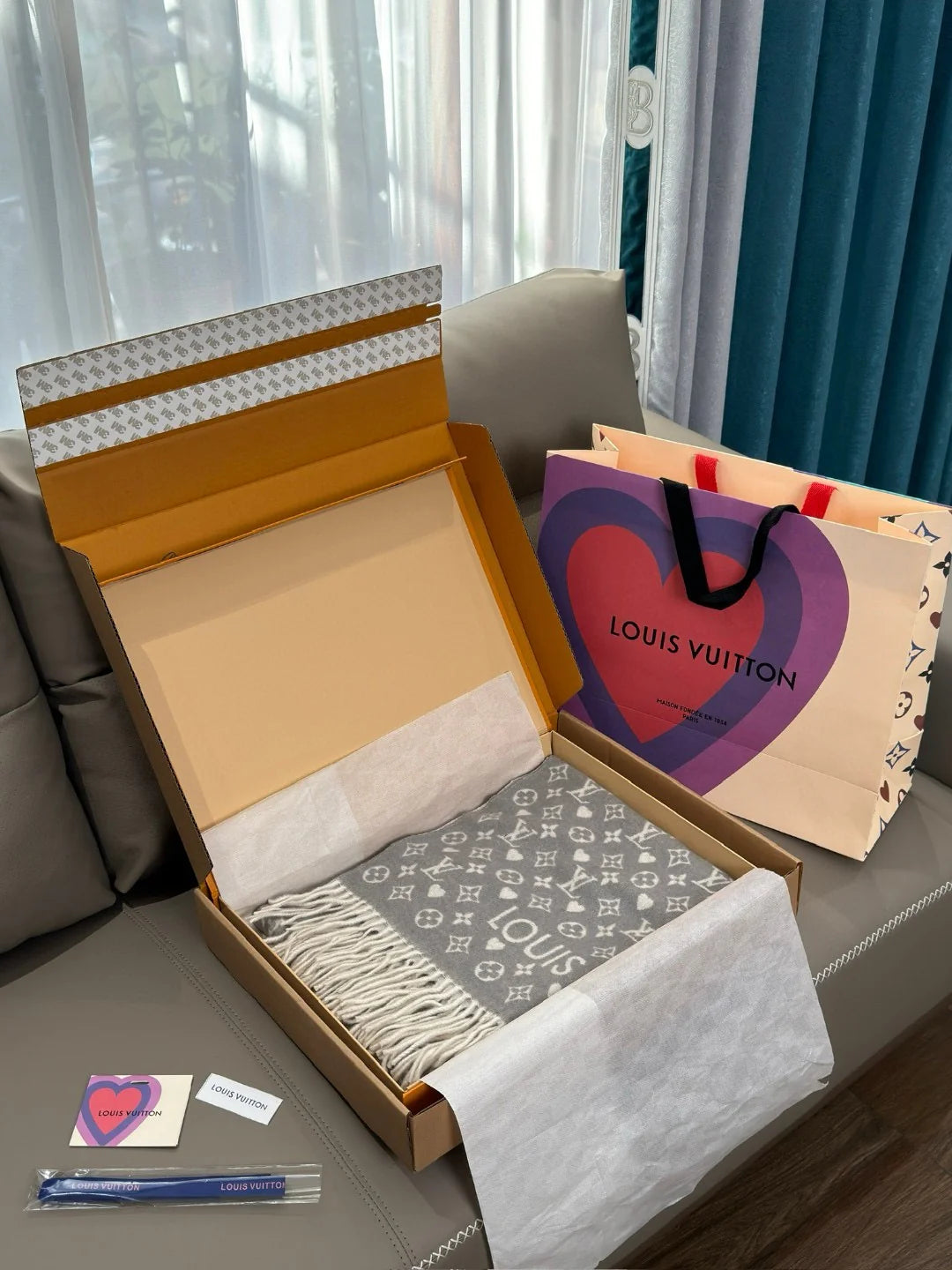 LV SCARF