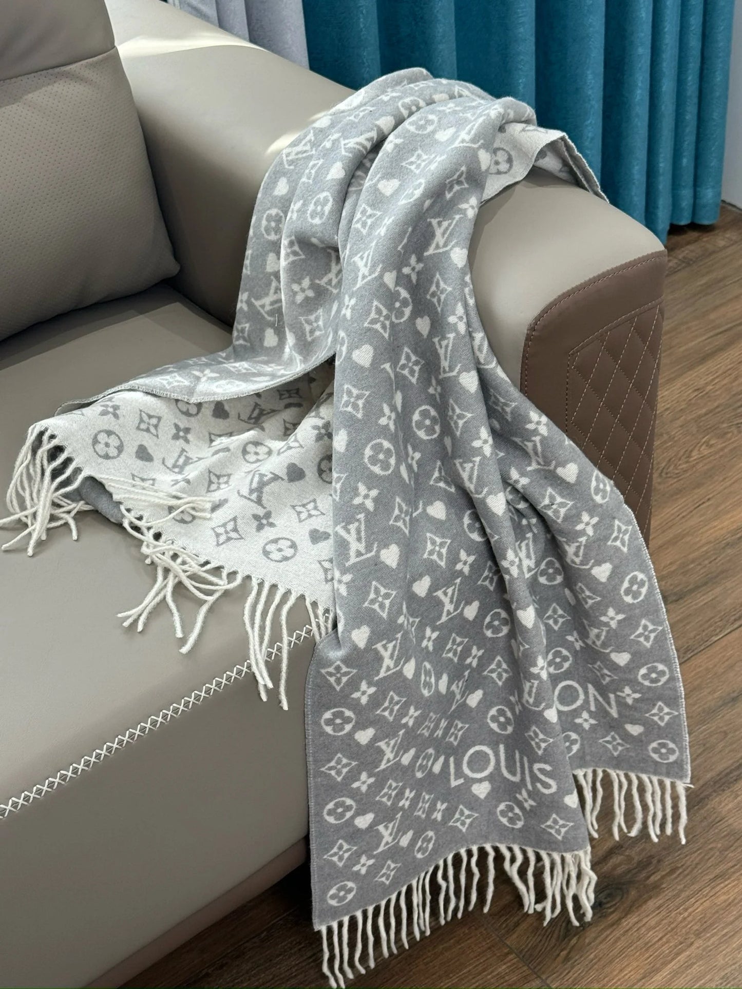 LV SCARF