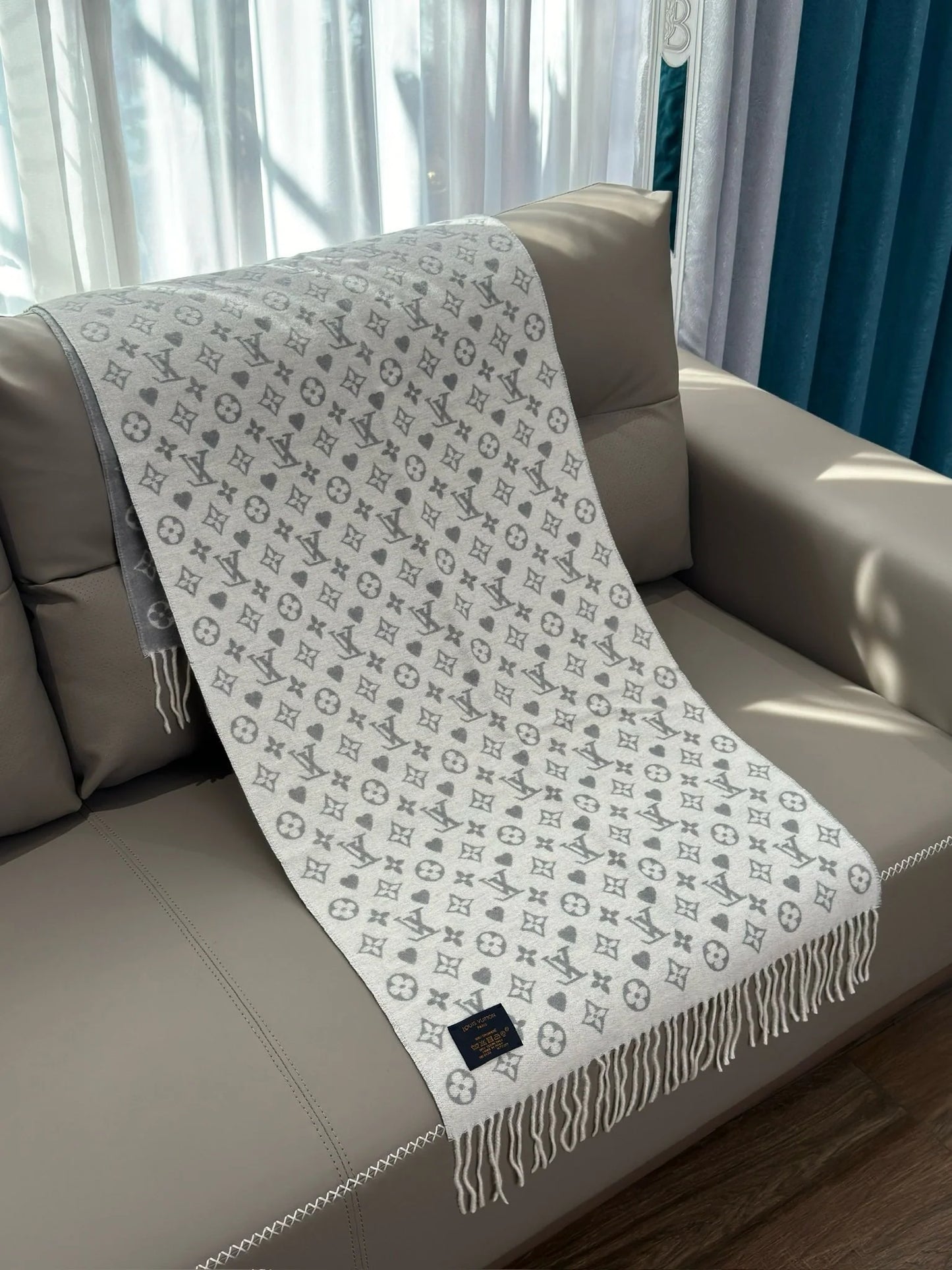 LV SCARF