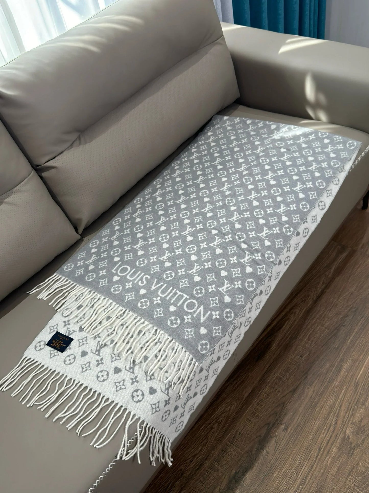 LV SCARF