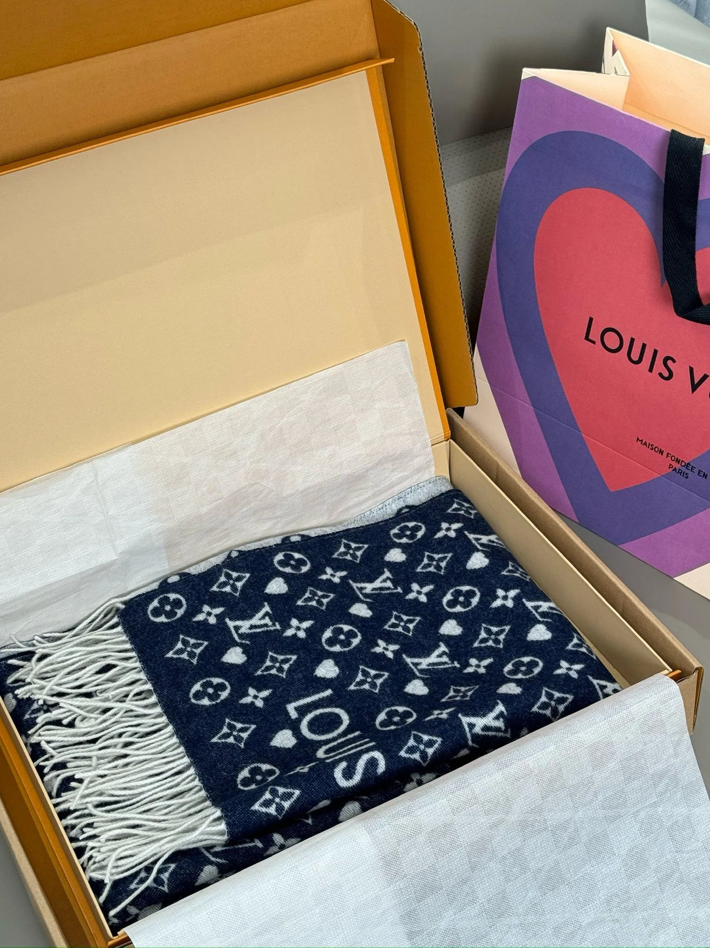 LV SCARF