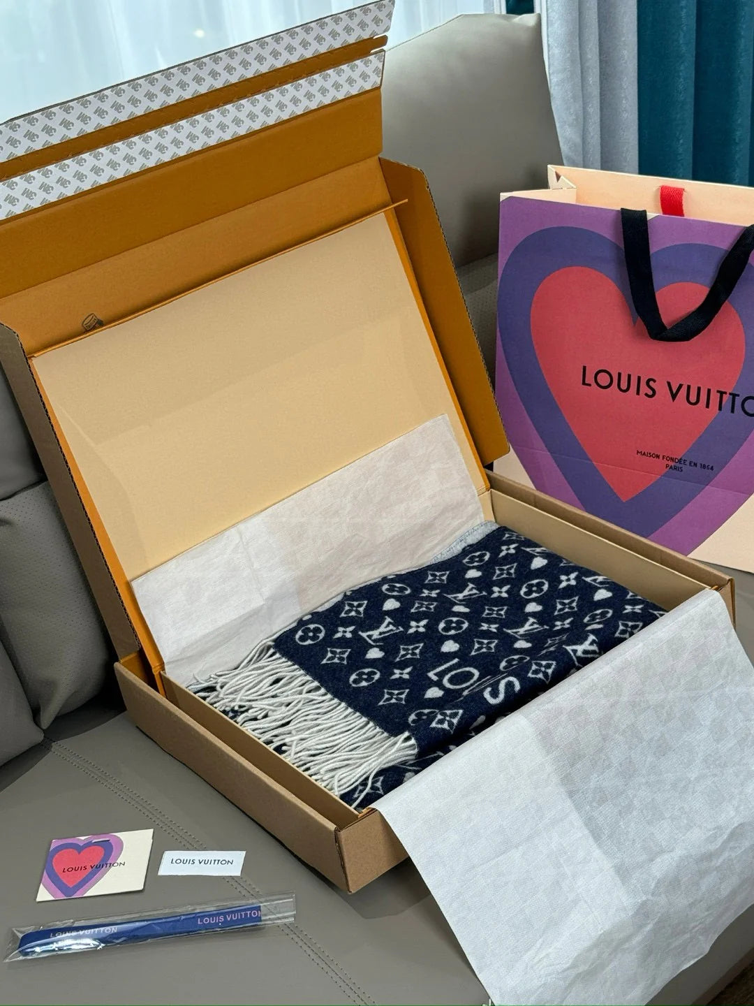 LV SCARF