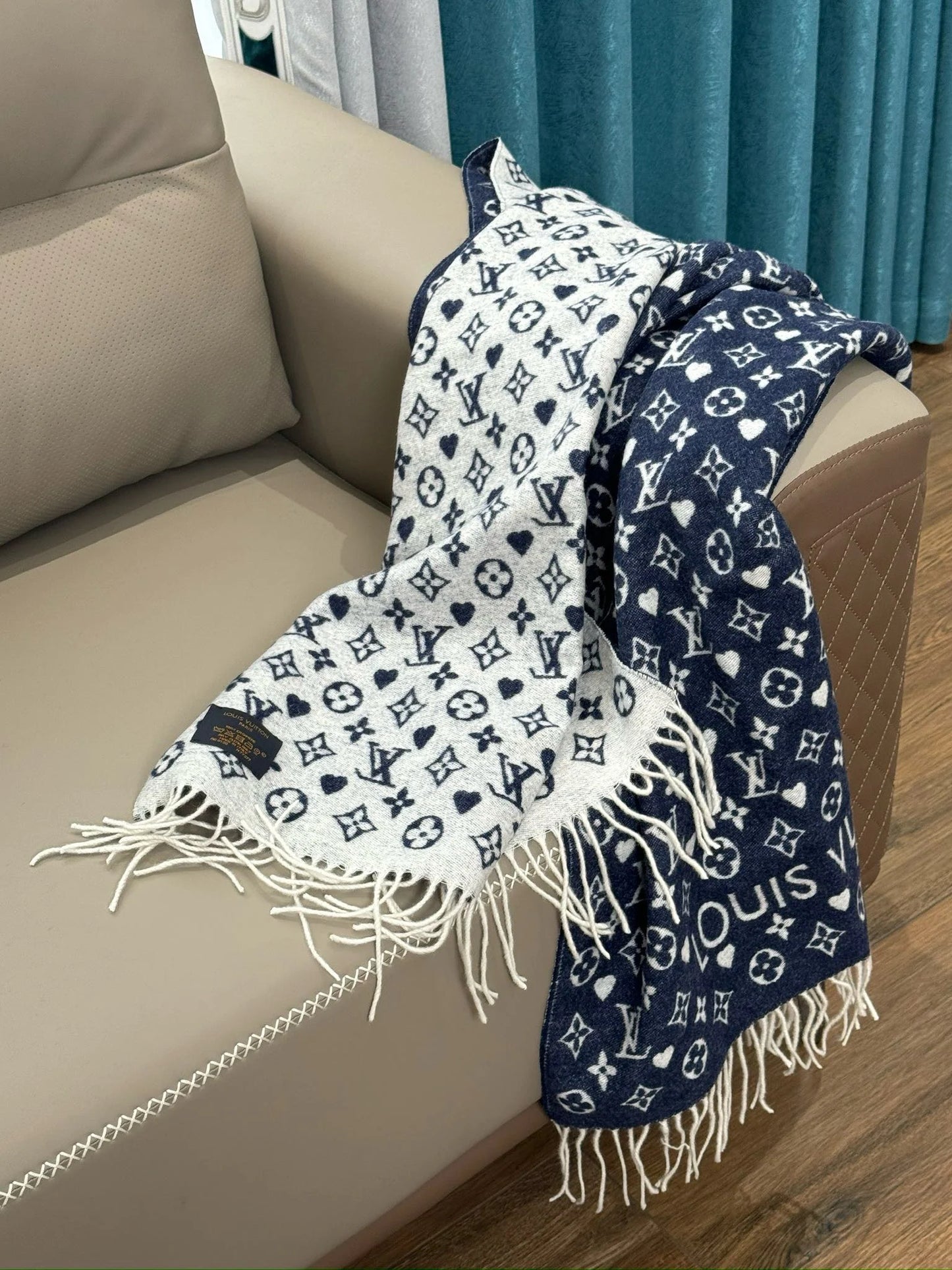 LV SCARF