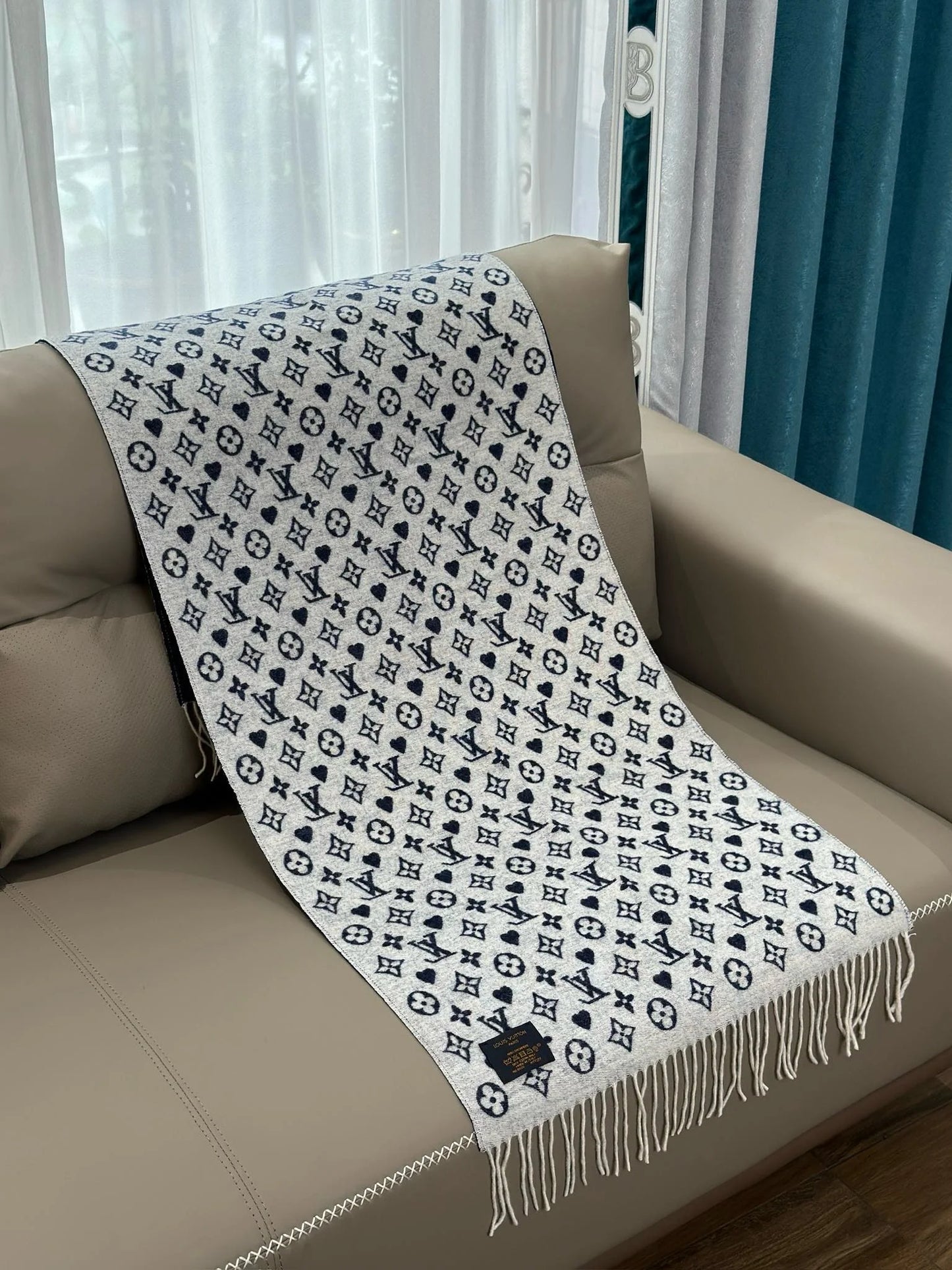 LV SCARF