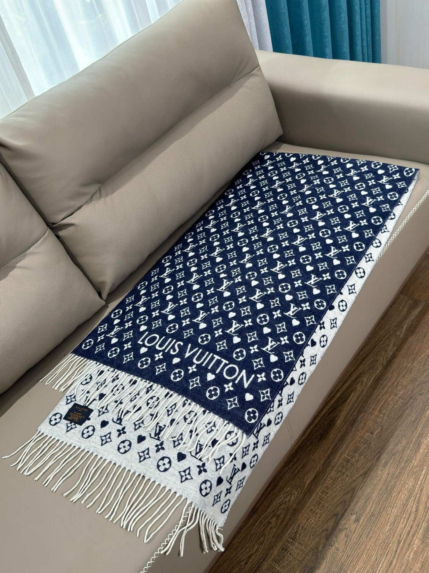 LV SCARF
