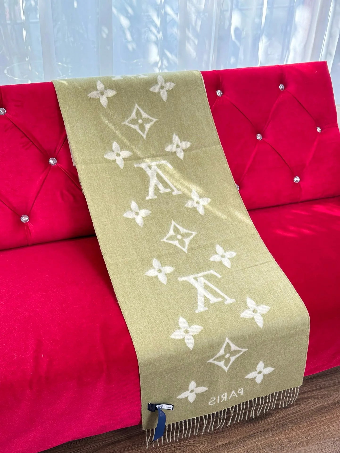 LV SCARF