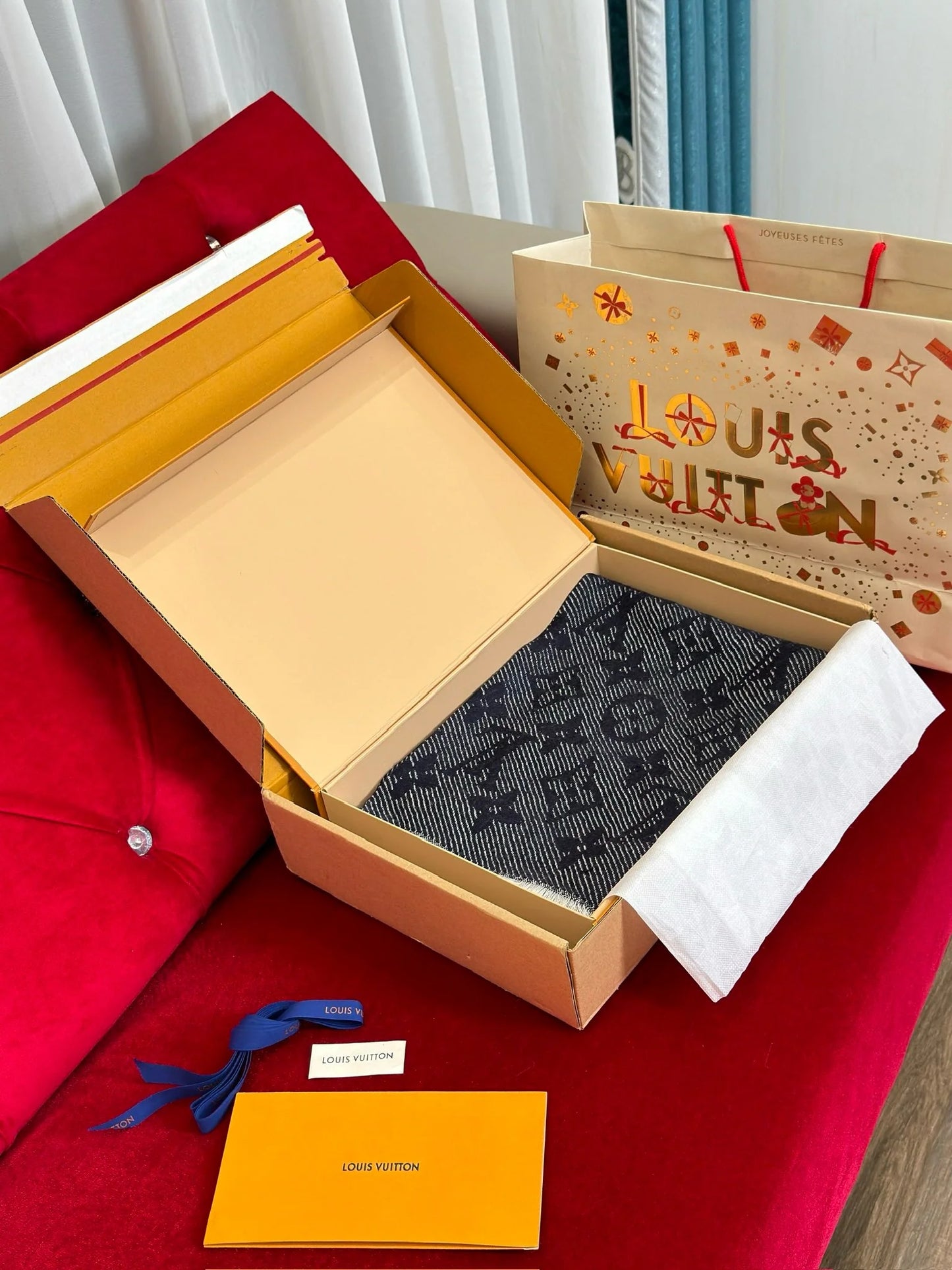 LV SCARF