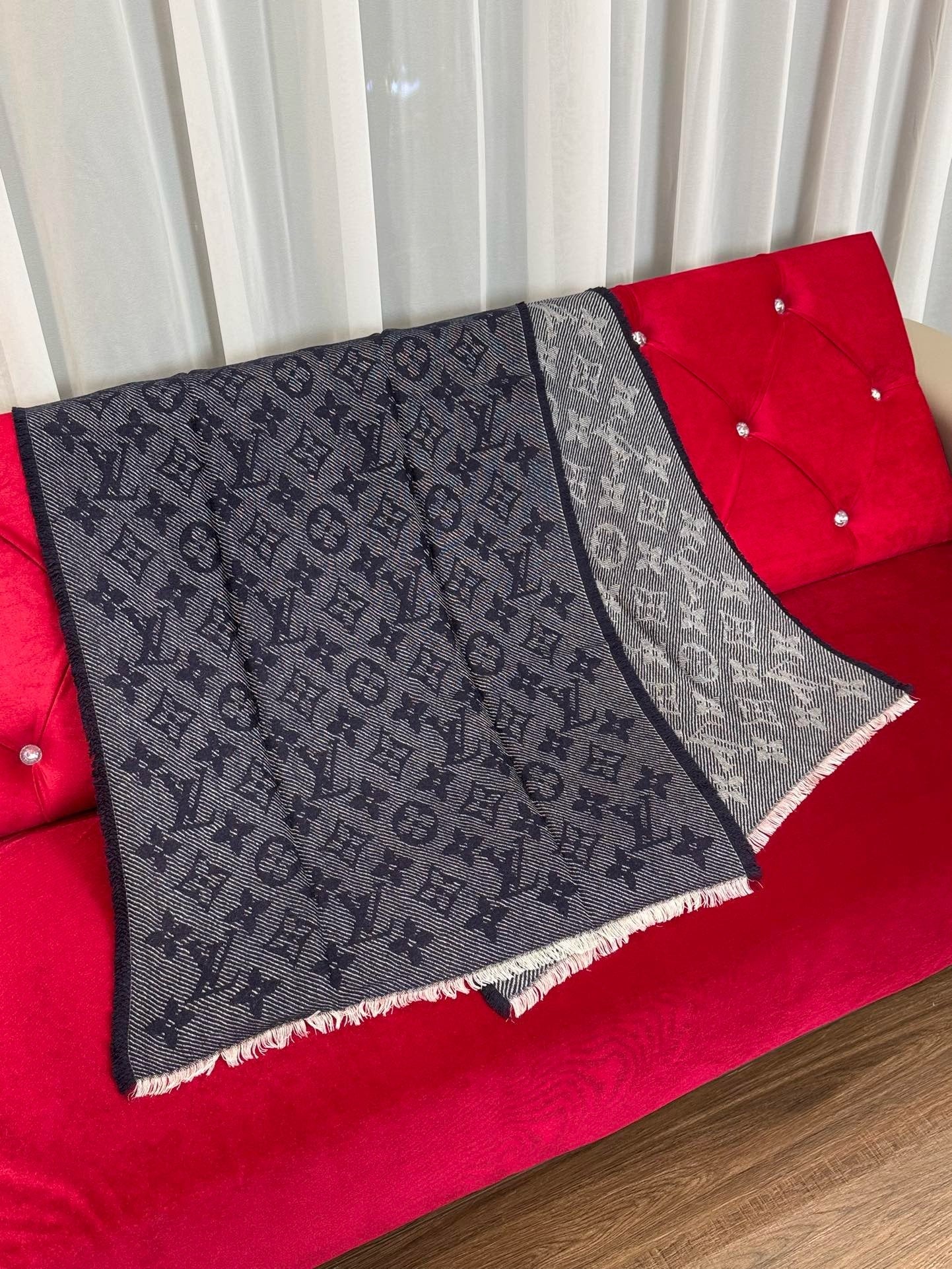 LV SCARF