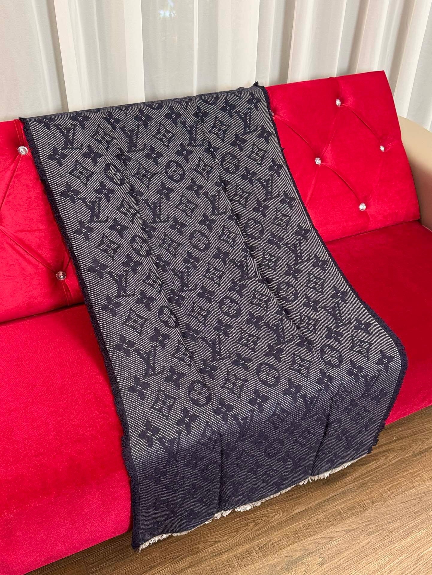 LV SCARF