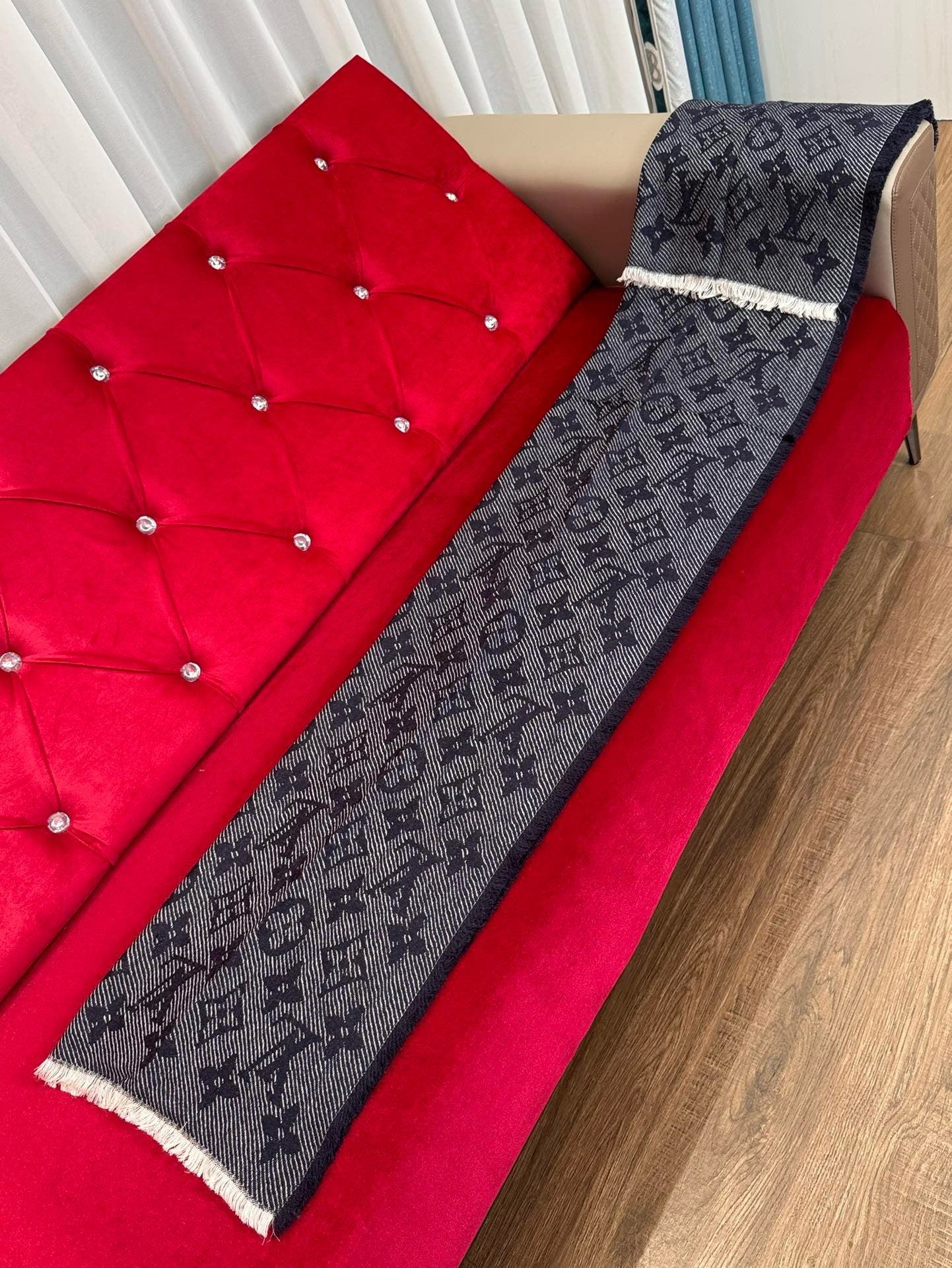 LV SCARF