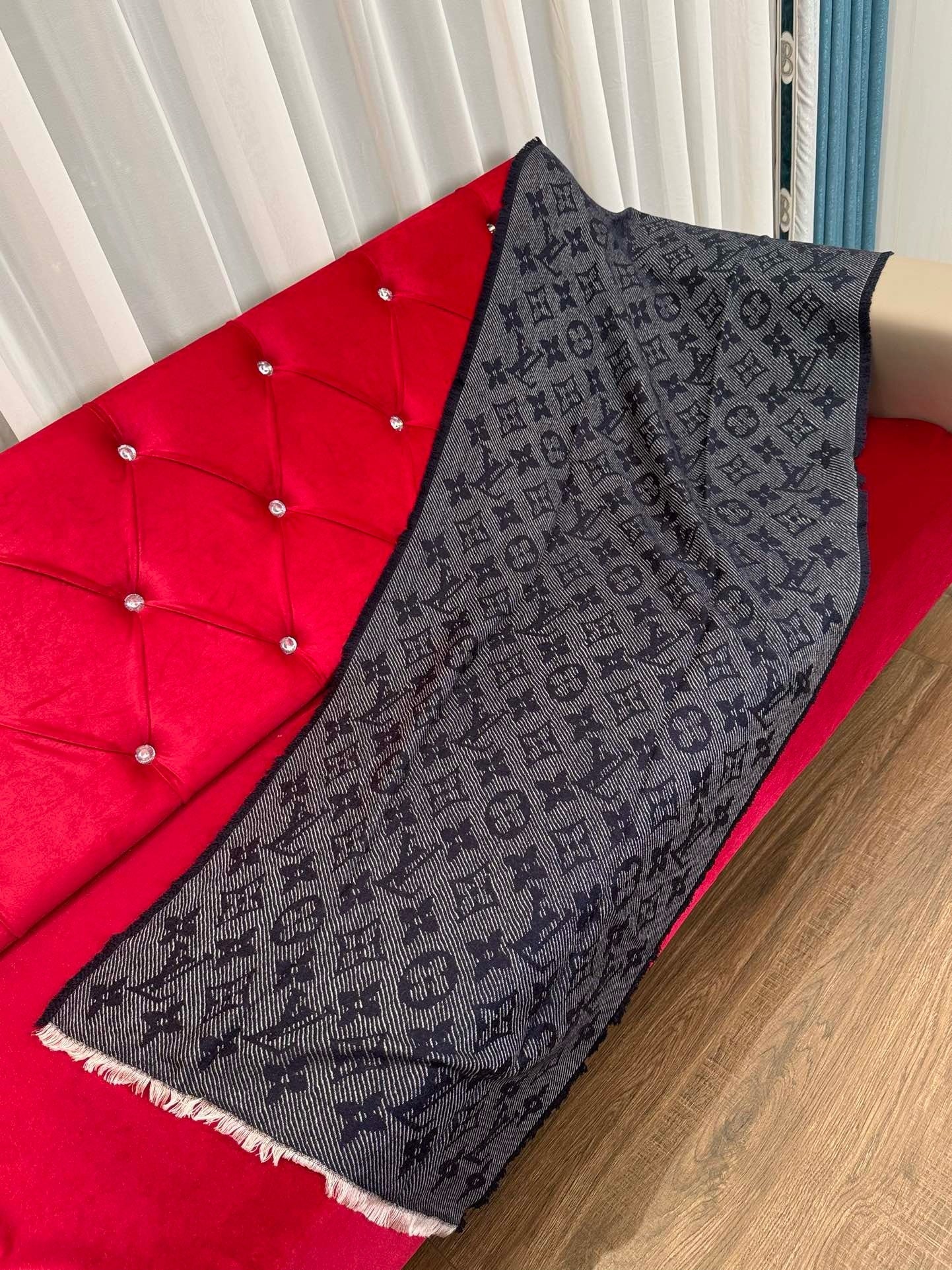 LV SCARF