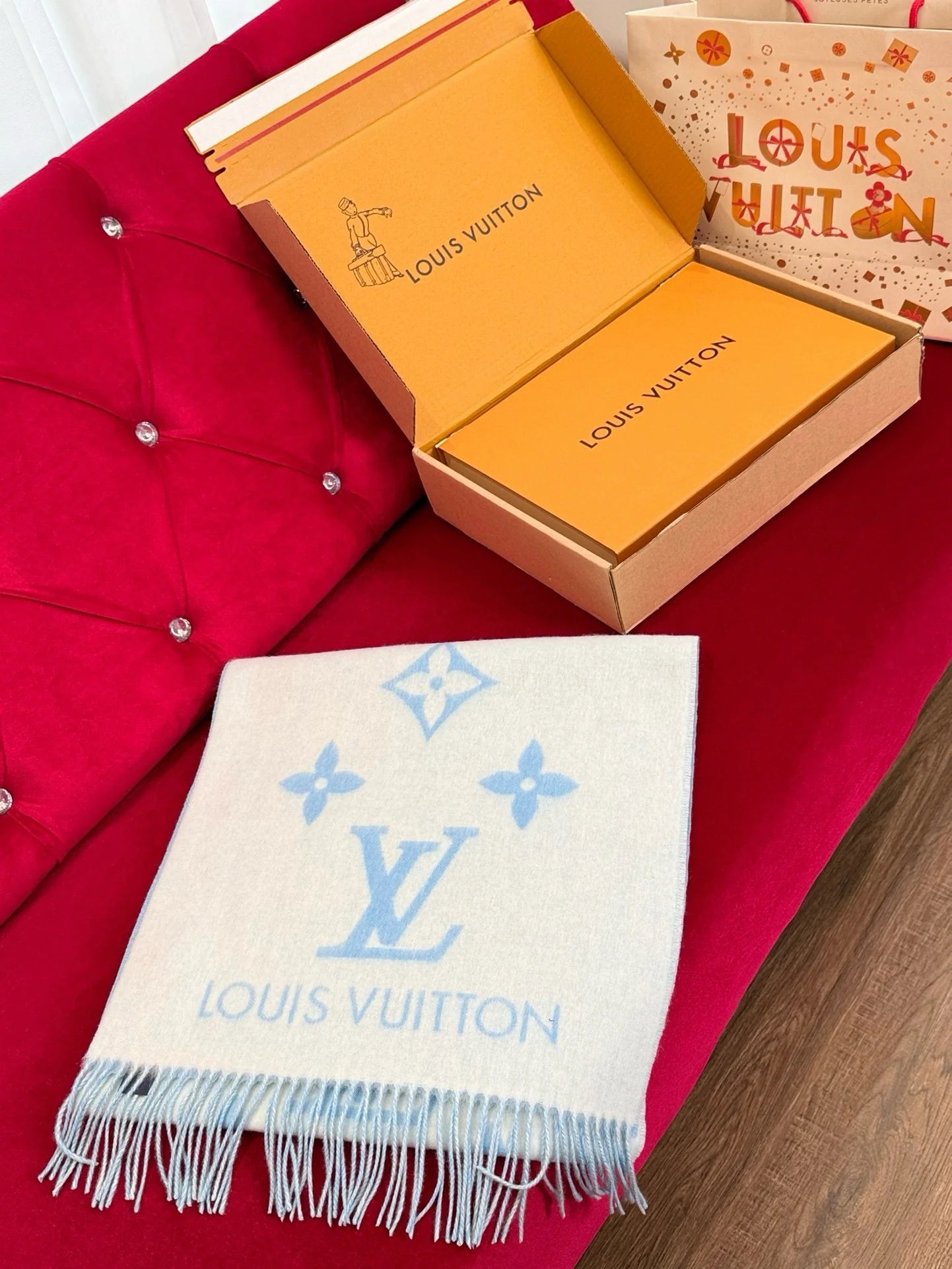 LV SCARF