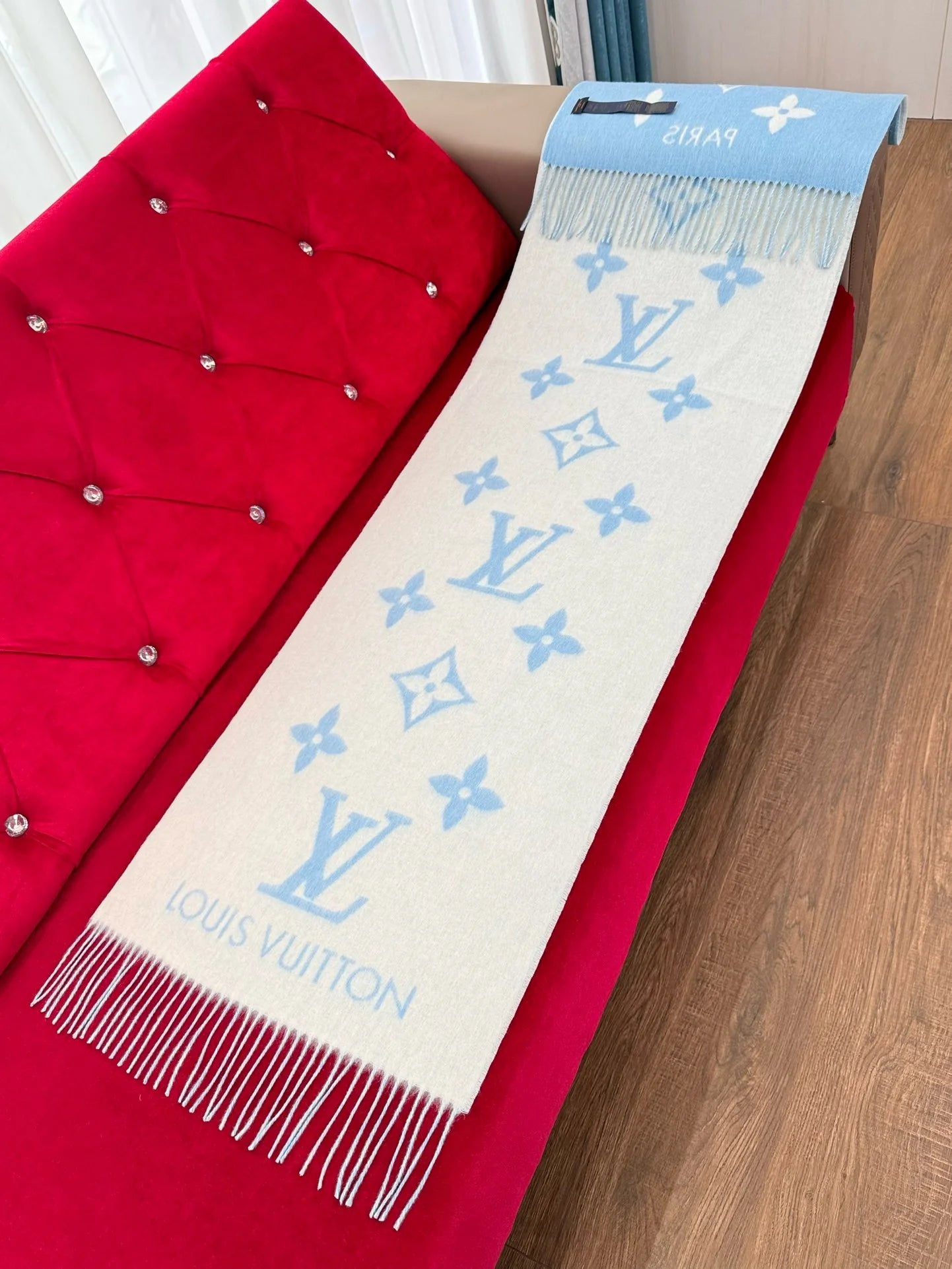 LV SCARF