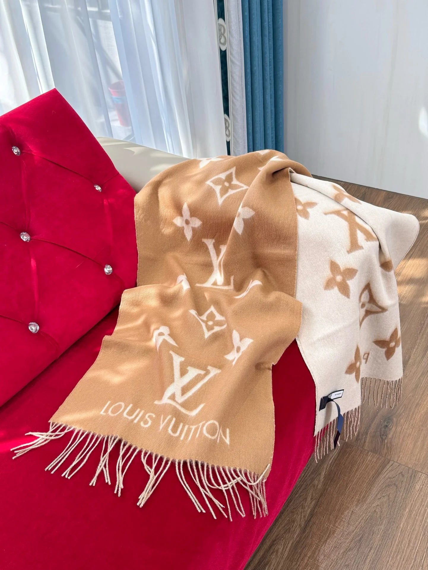LV SCARF