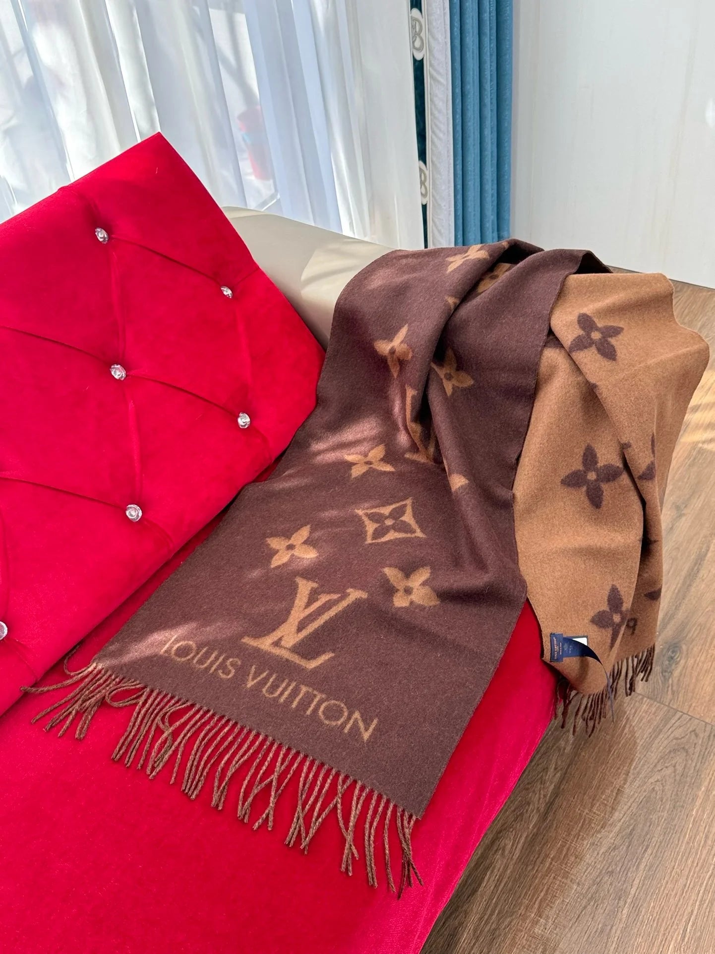 LV SCARF