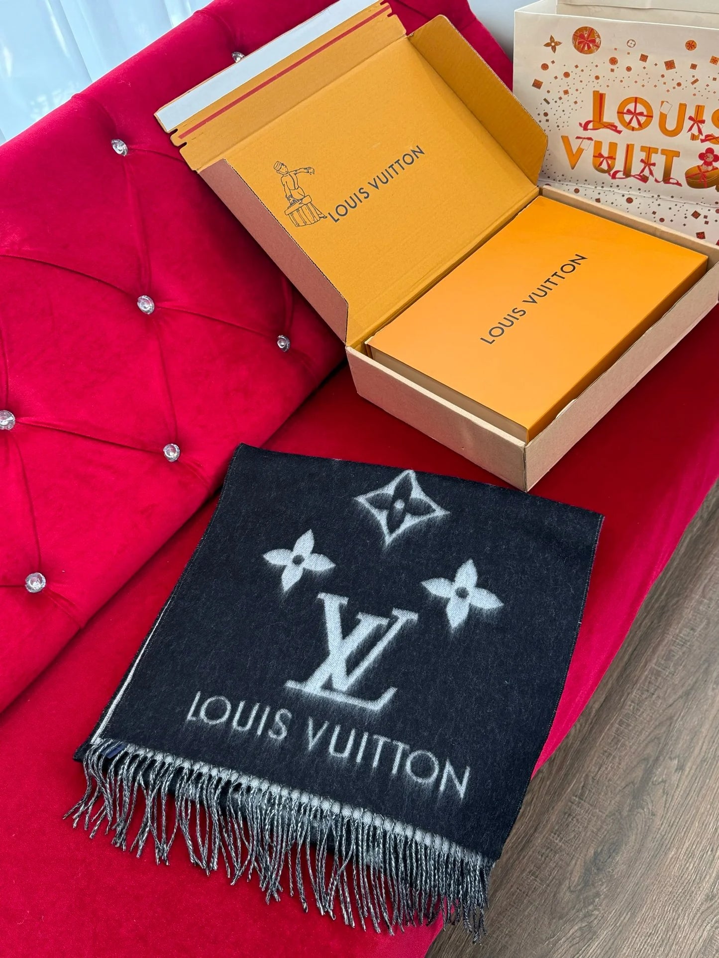 LV SCARF