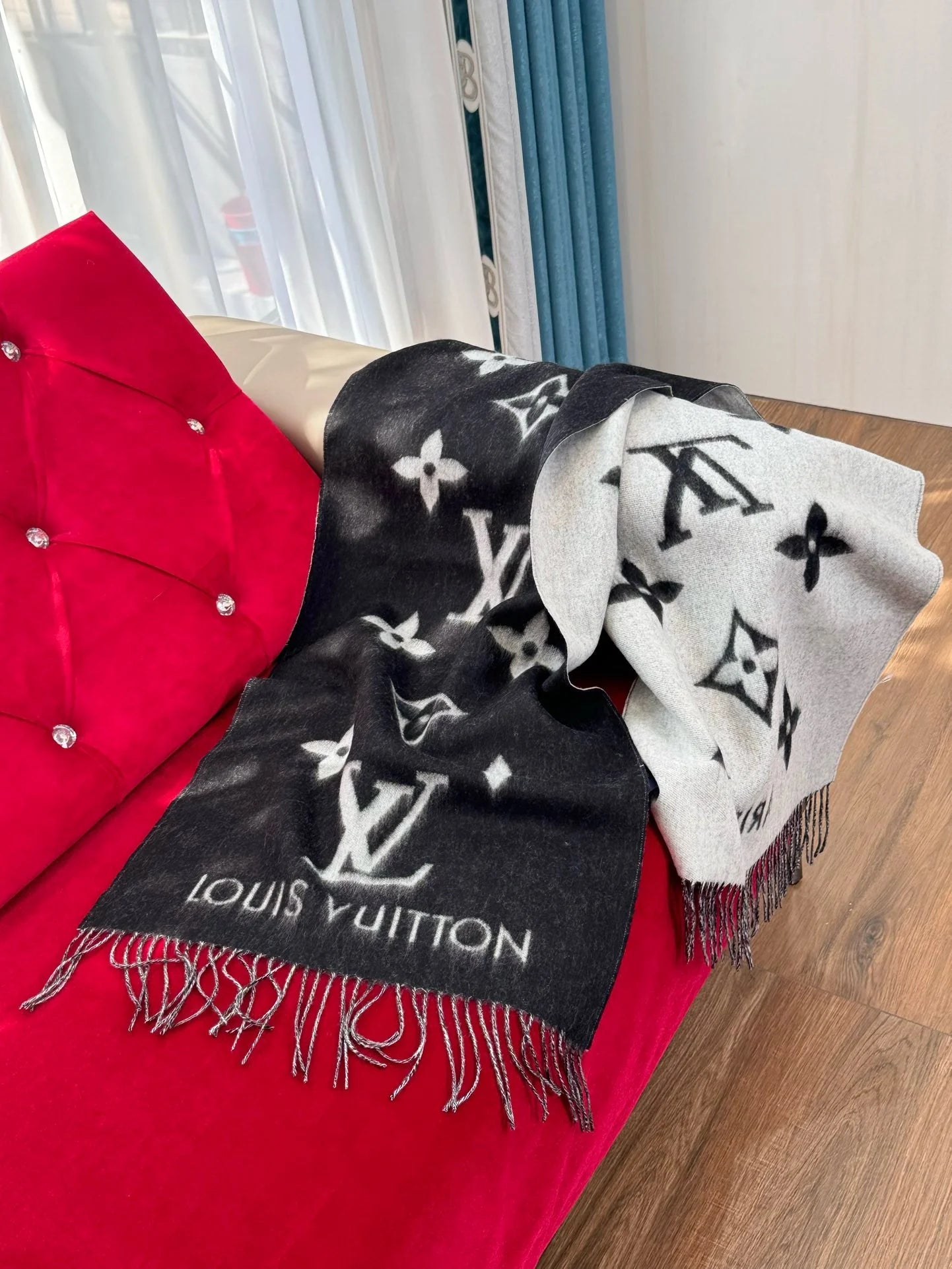 LV SCARF