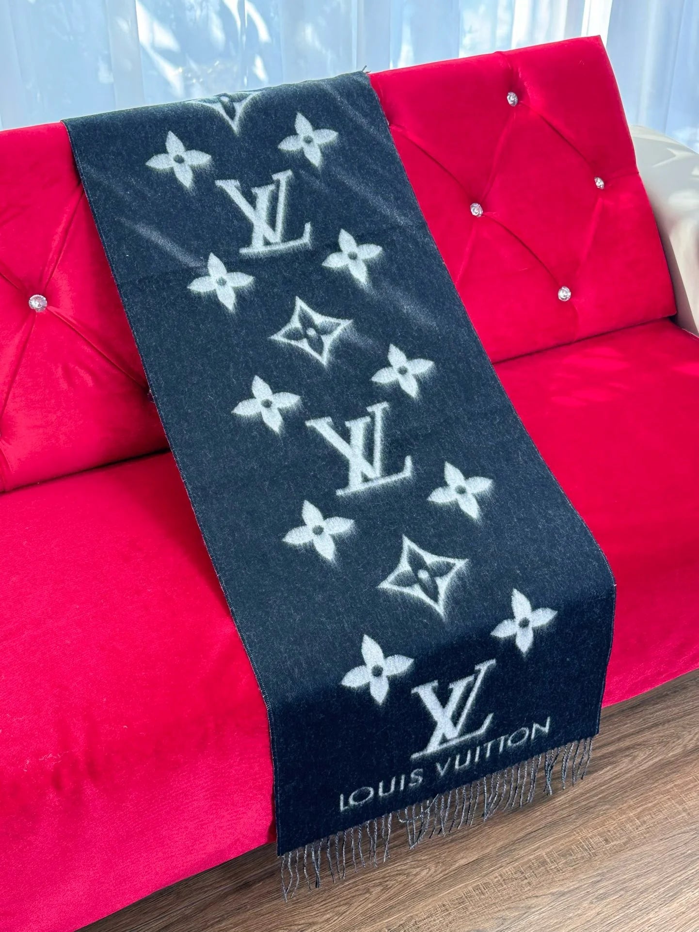 LV SCARF