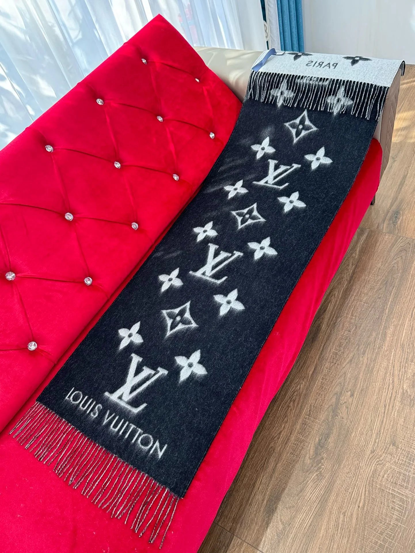 LV SCARF