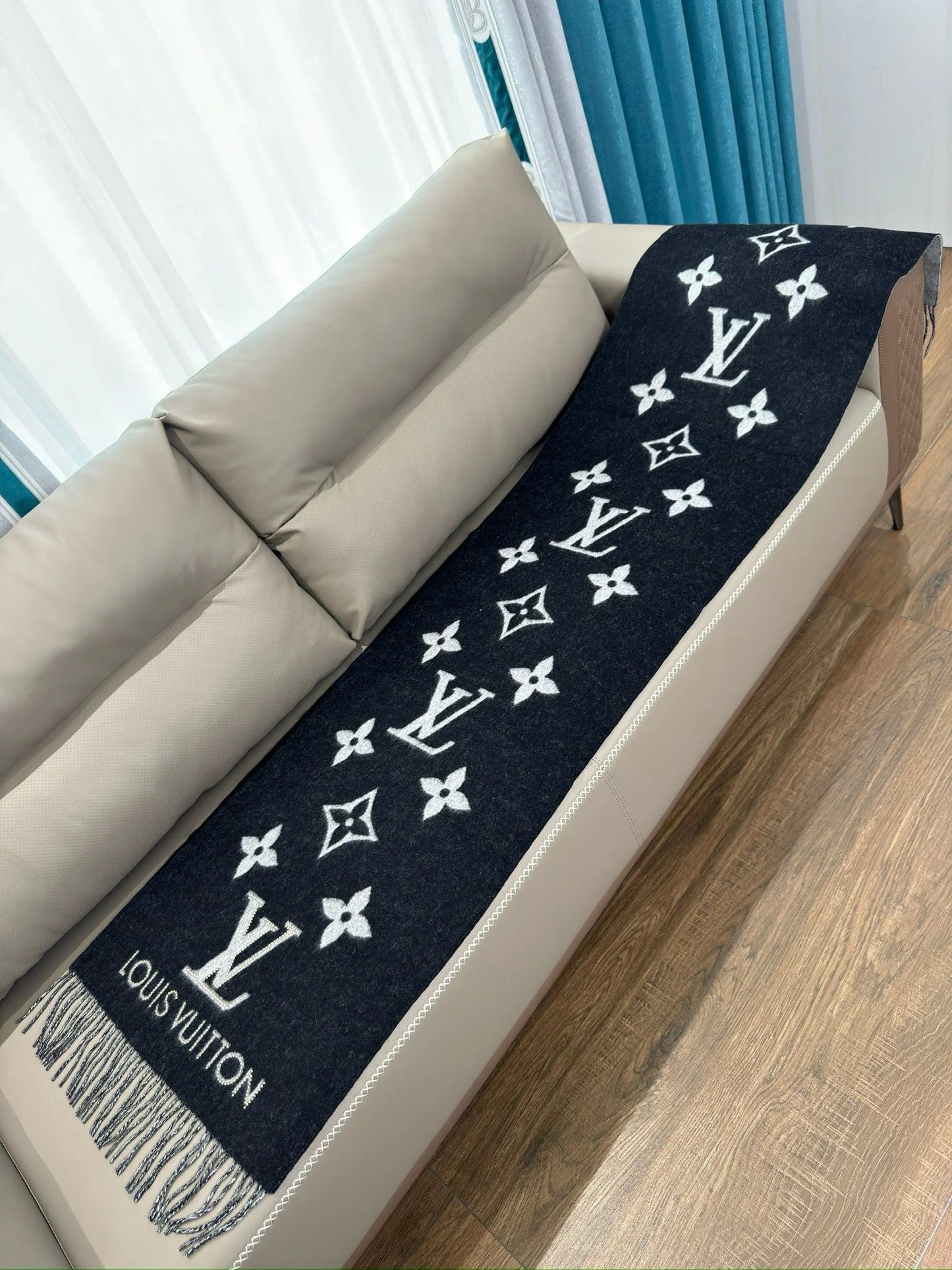 LV SCARF