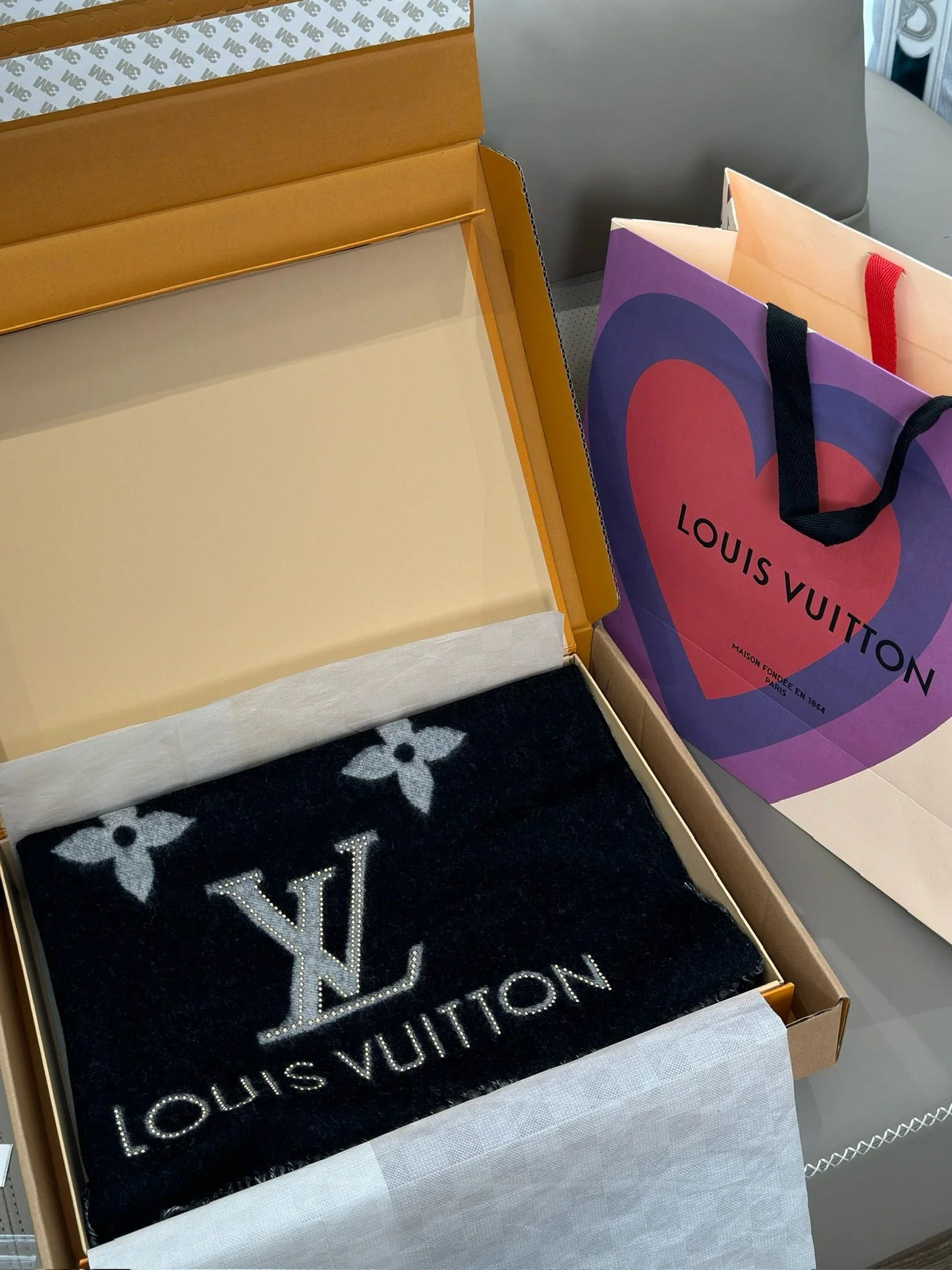 LV SCARF