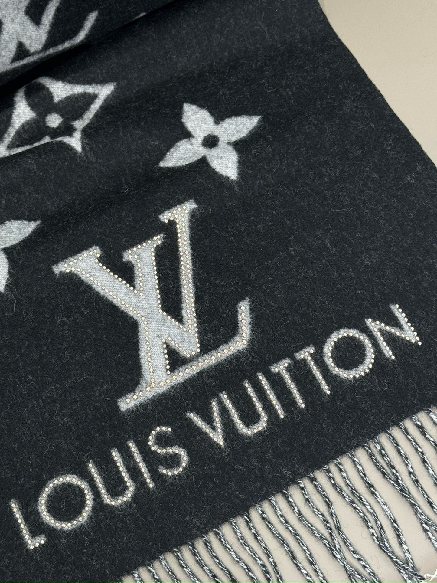 LV SCARF