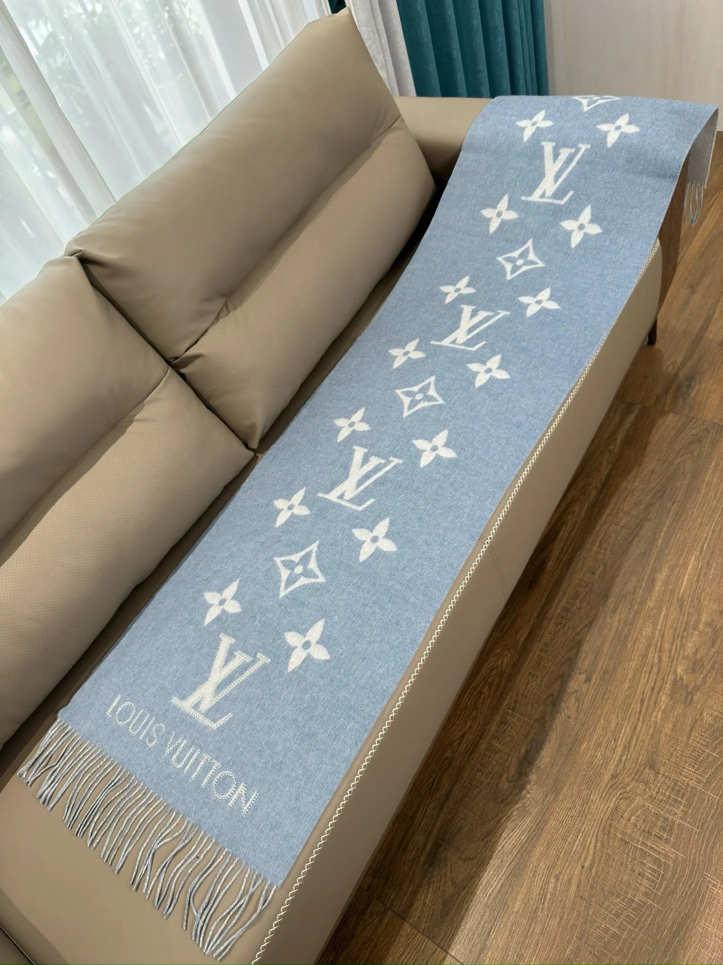 LV SCARF