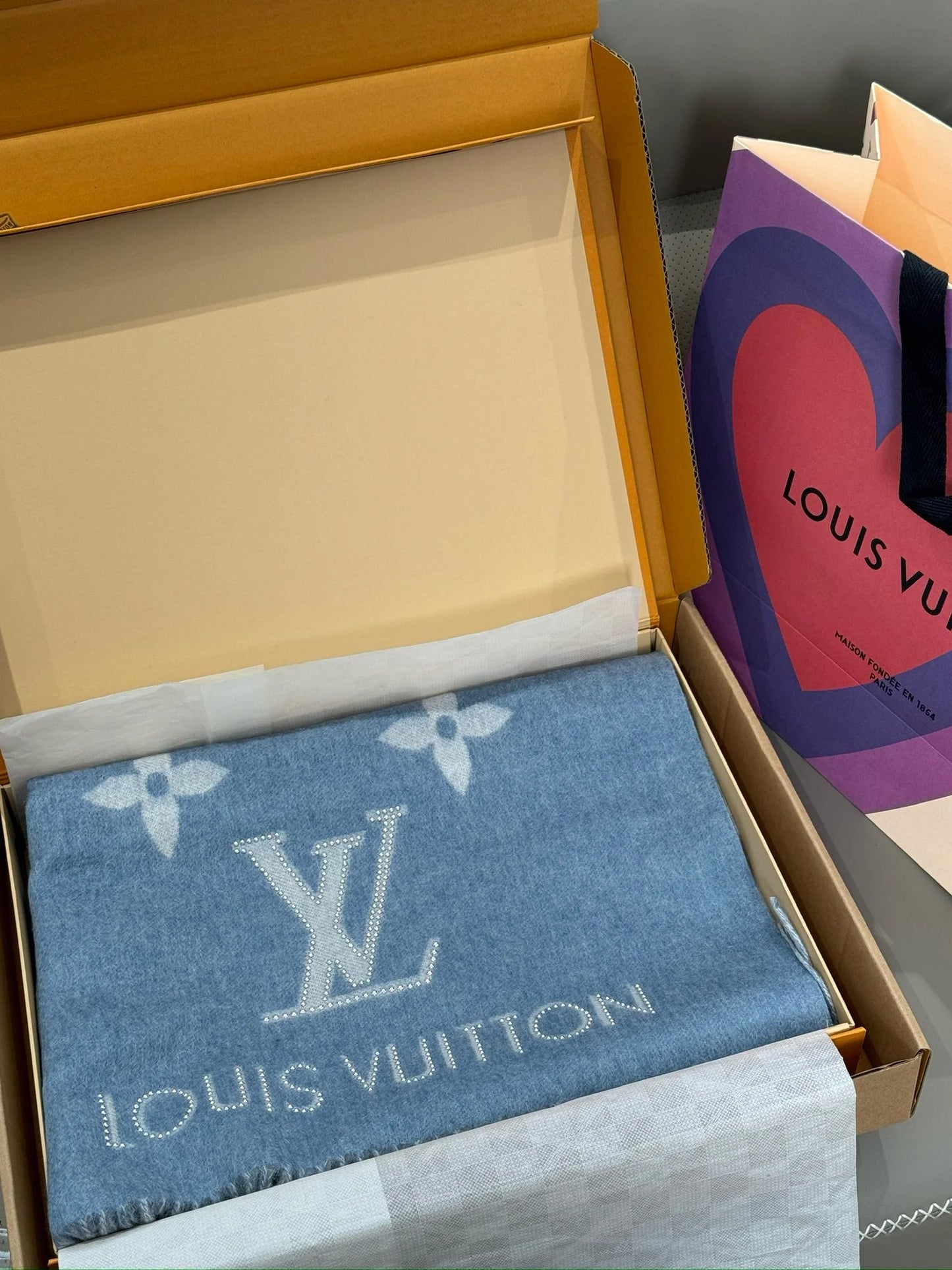 LV SCARF