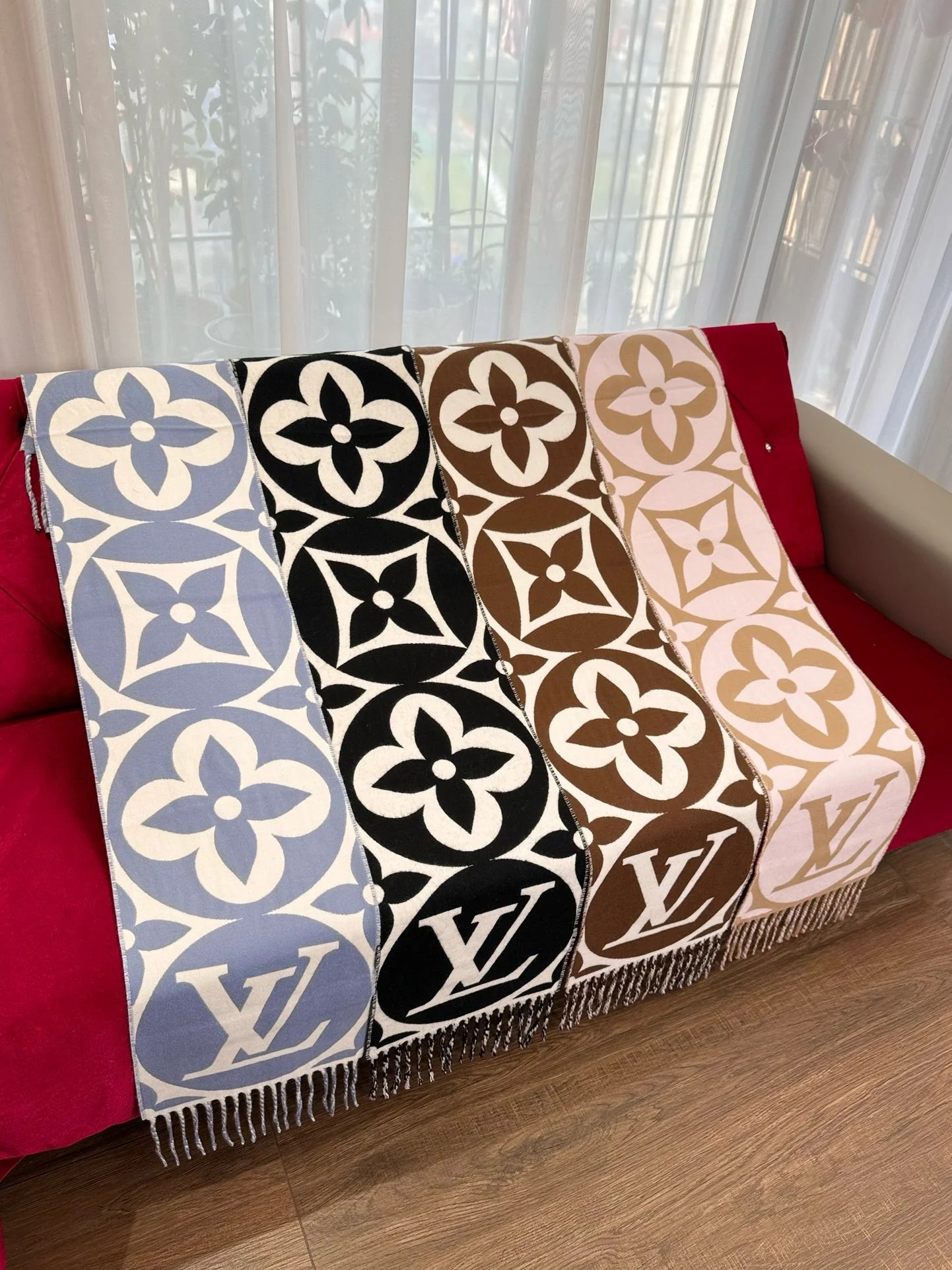 LV SCARF