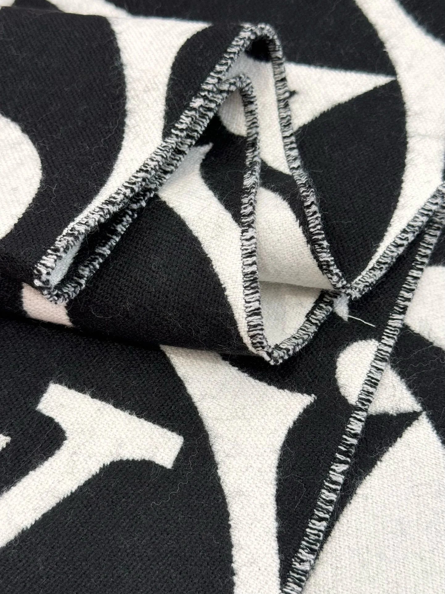 LV SCARF