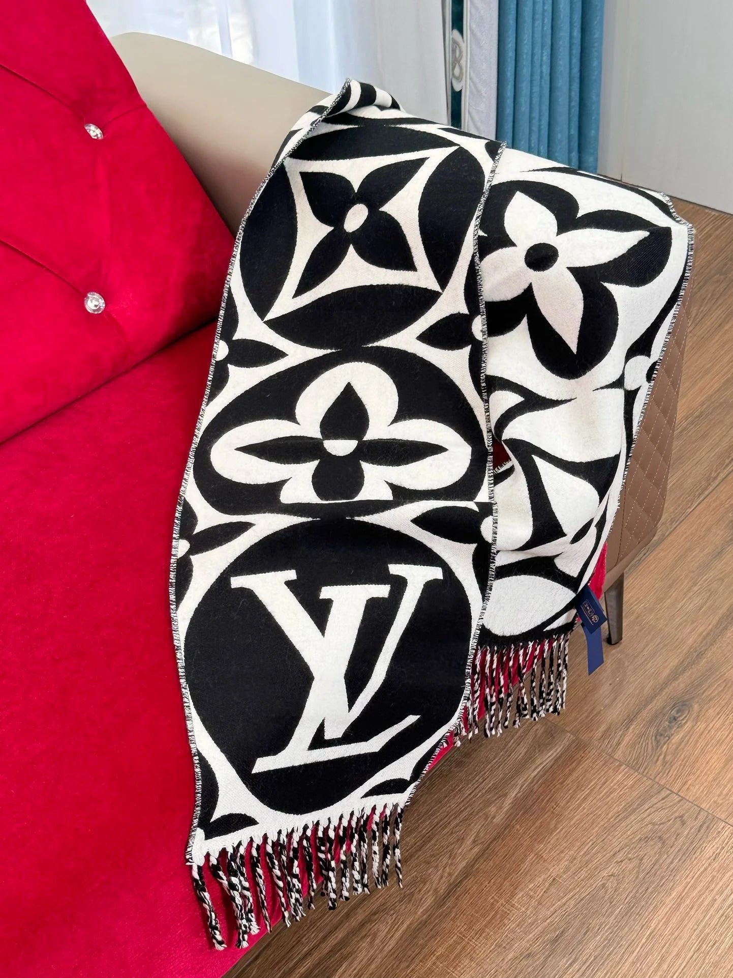LV SCARF