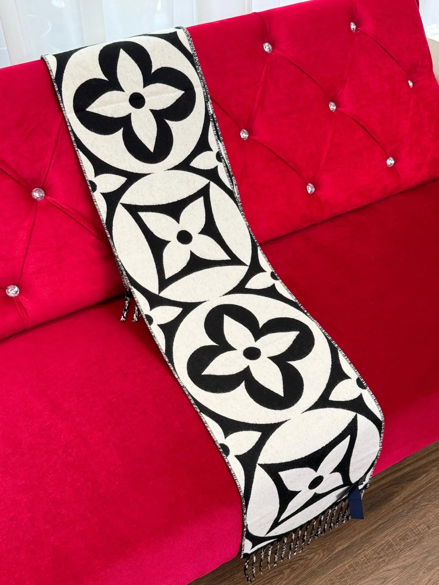LV SCARF