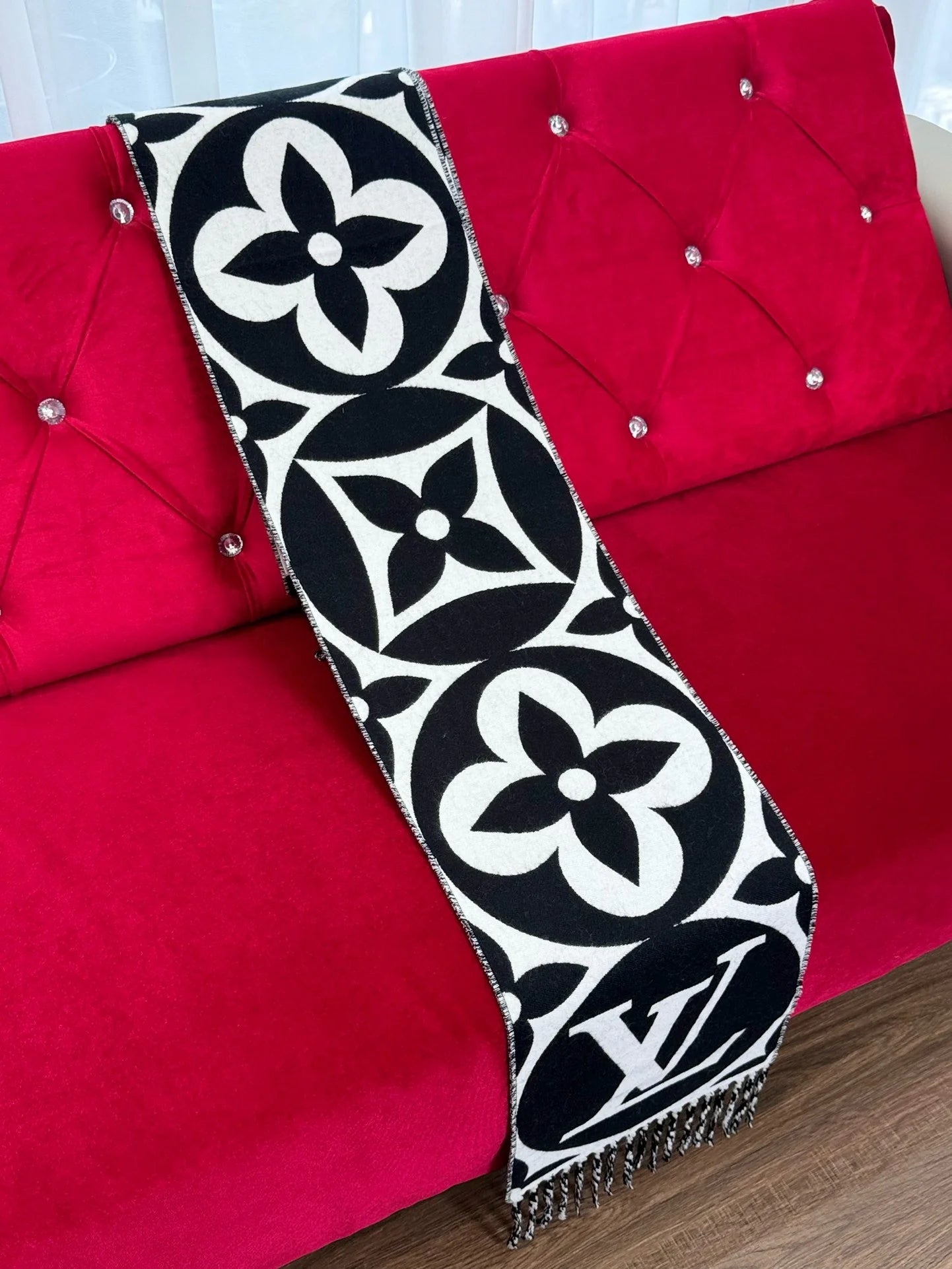 LV SCARF