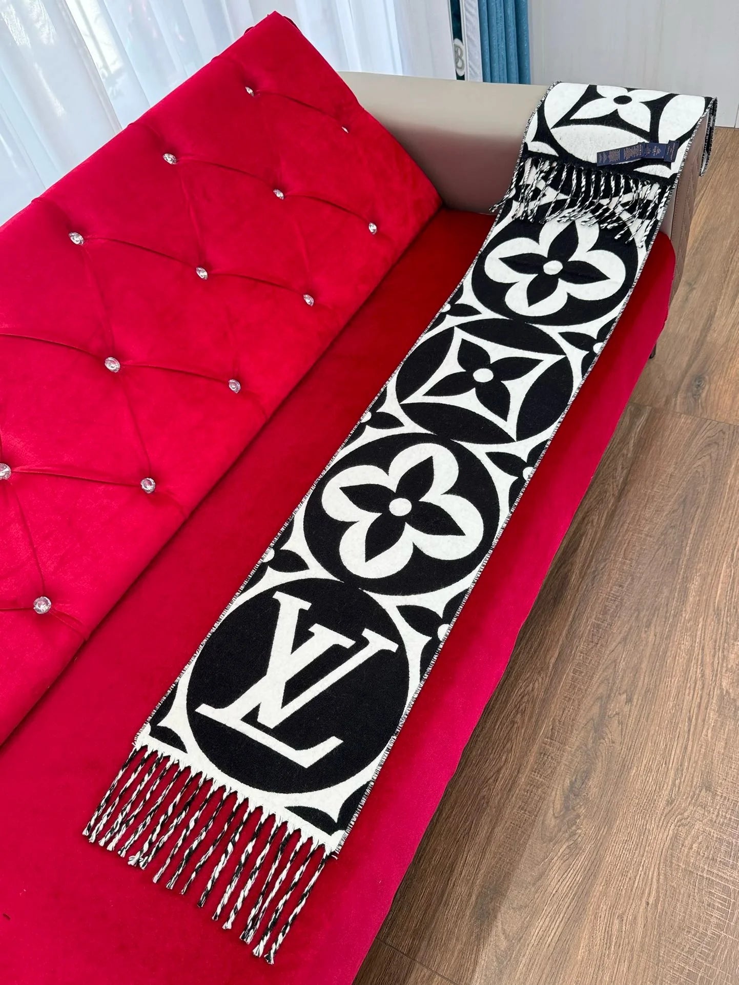 LV SCARF