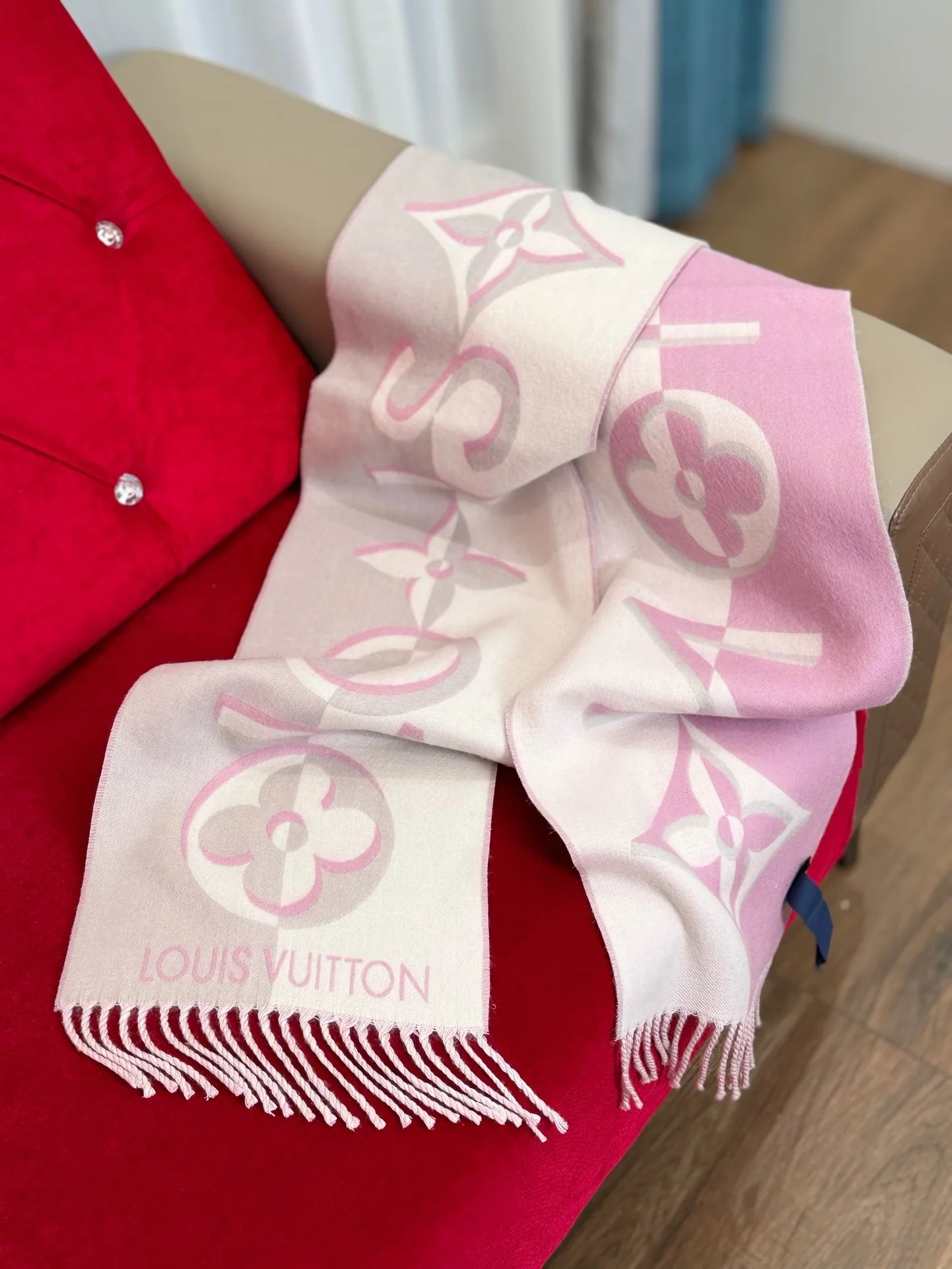 LV SCARF