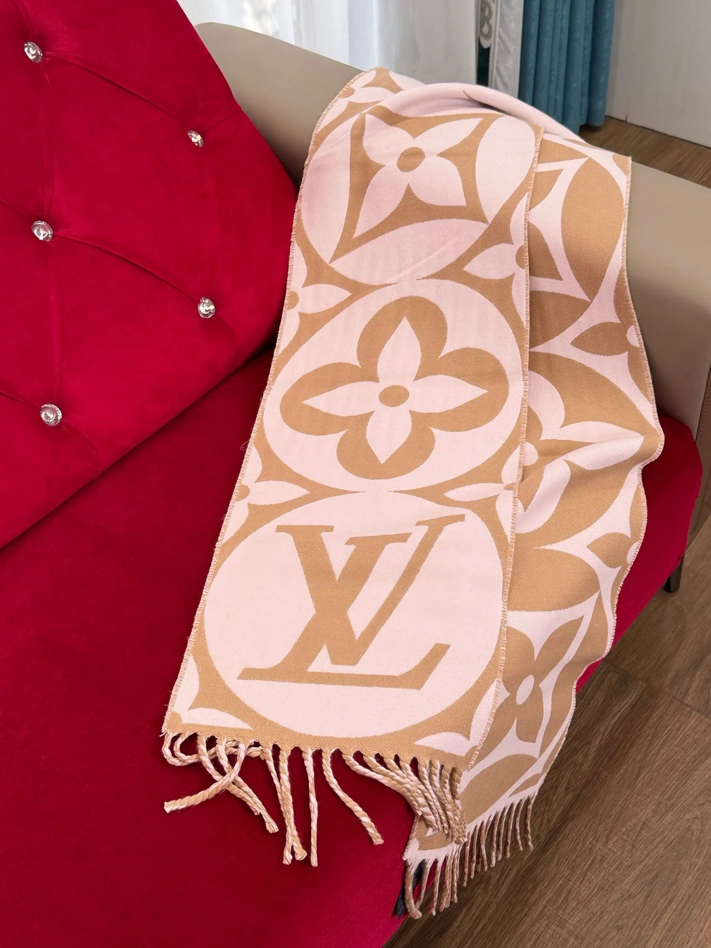 LV SCARF