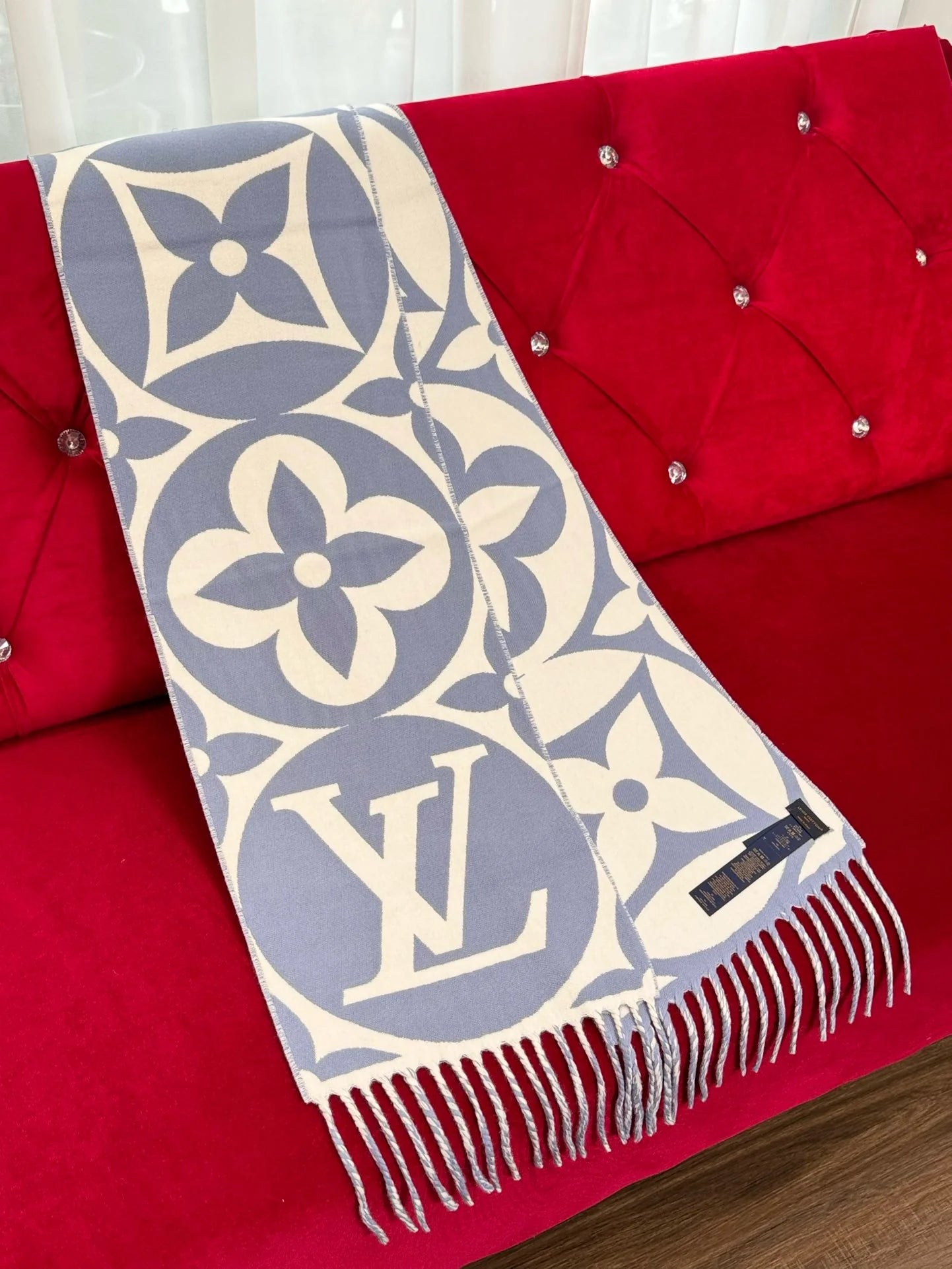 LV SCARF