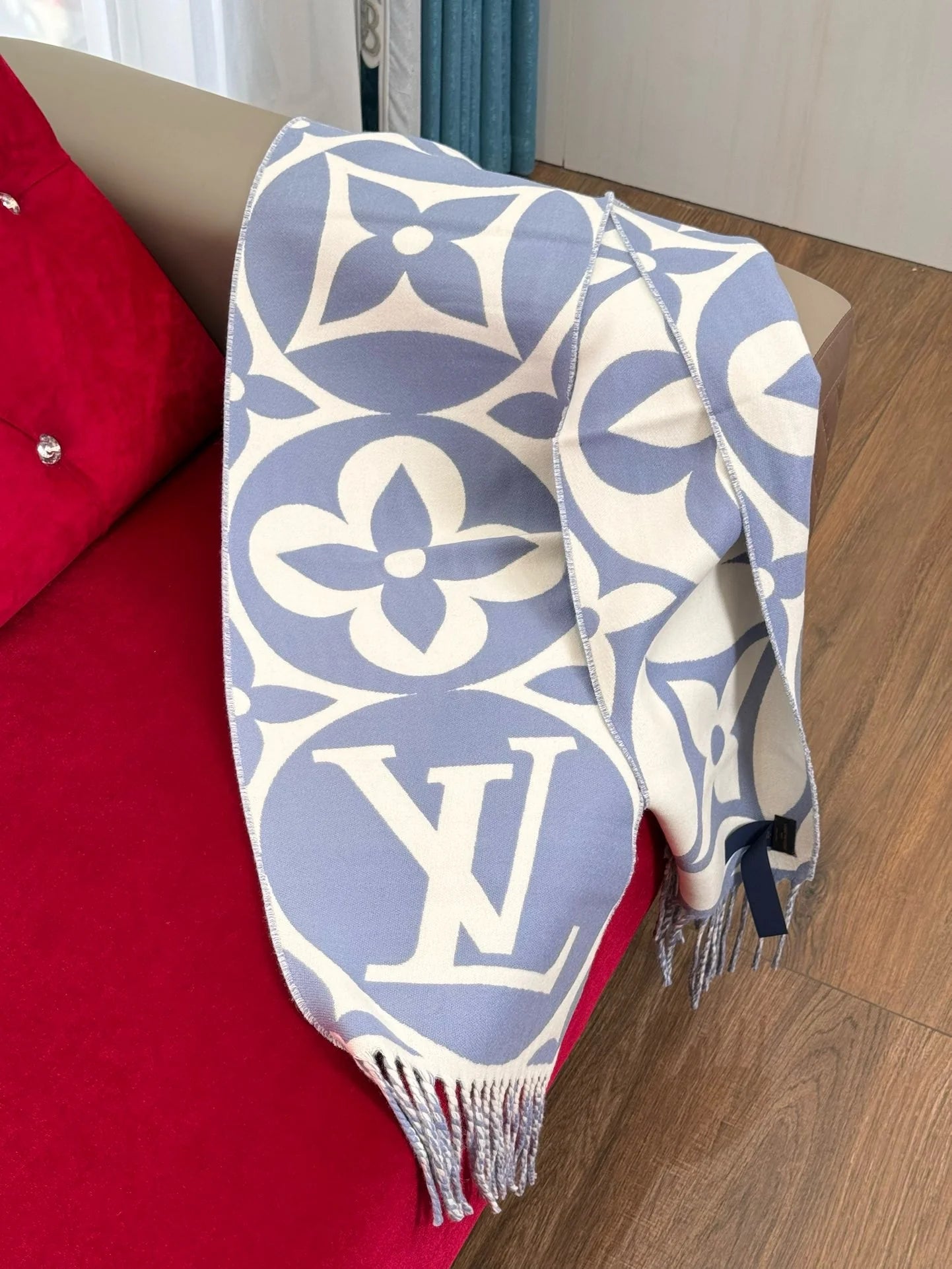 LV SCARF