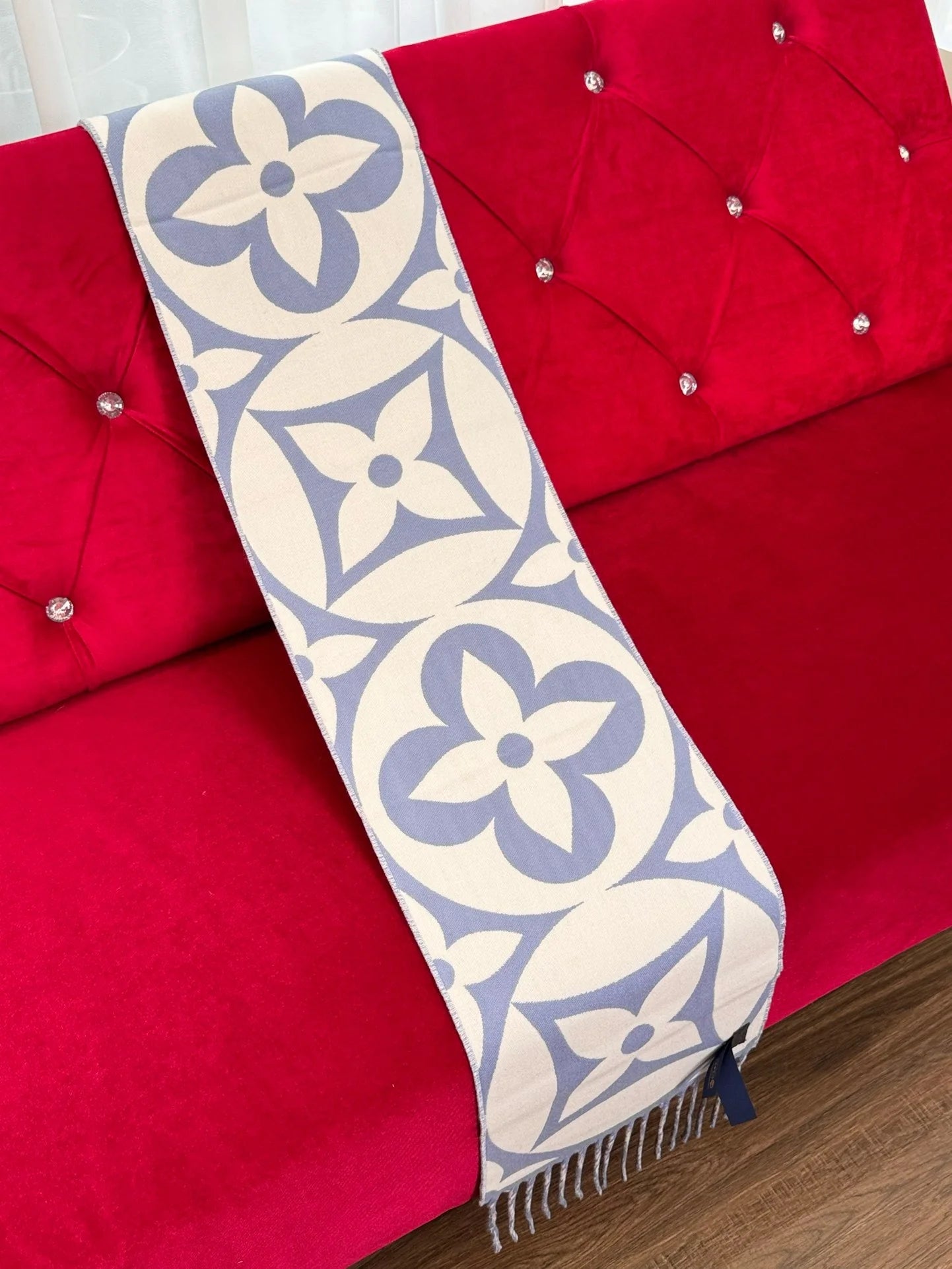 LV SCARF